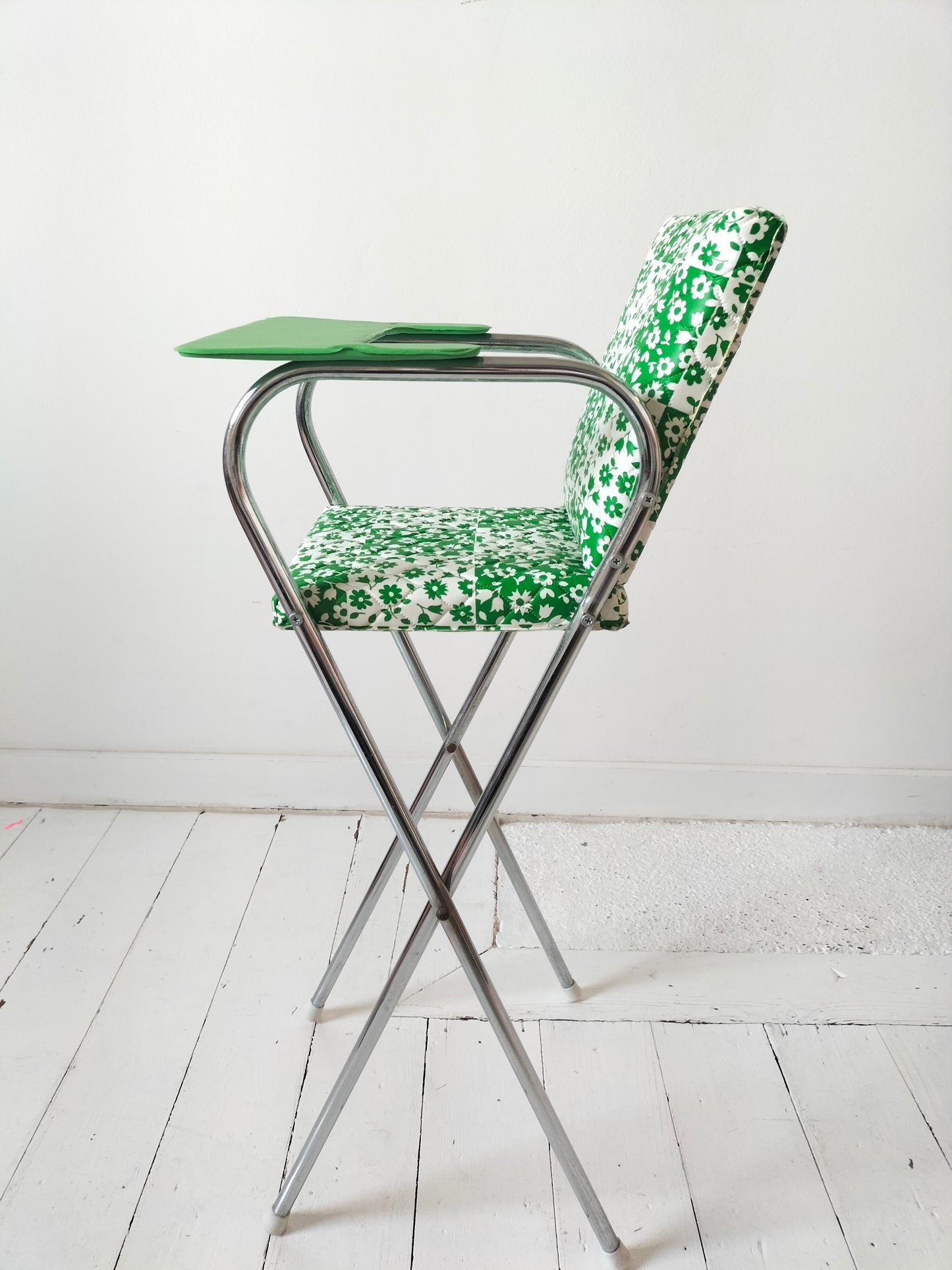 Chaise haute pour poupée