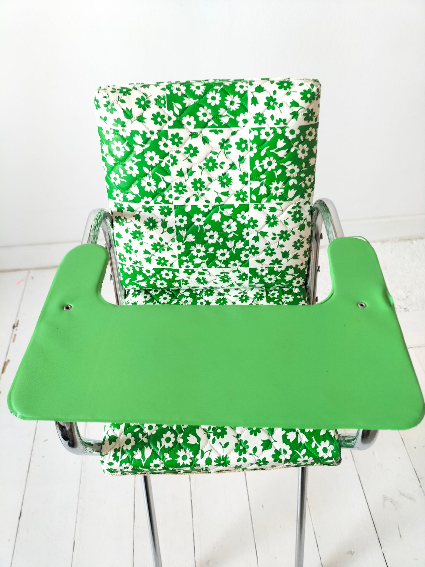 Chaise haute pour poupée