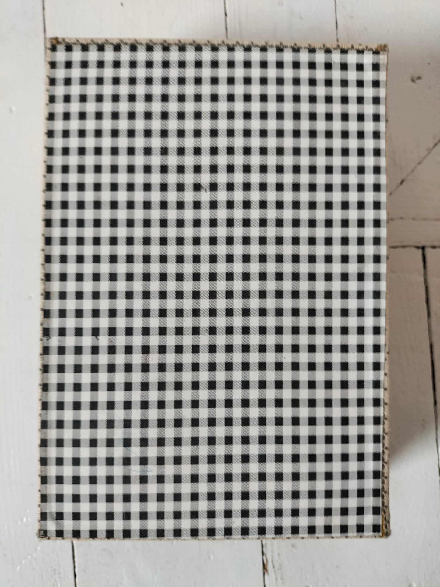 Ancienne petite boîte de mercerie en carton et tissu