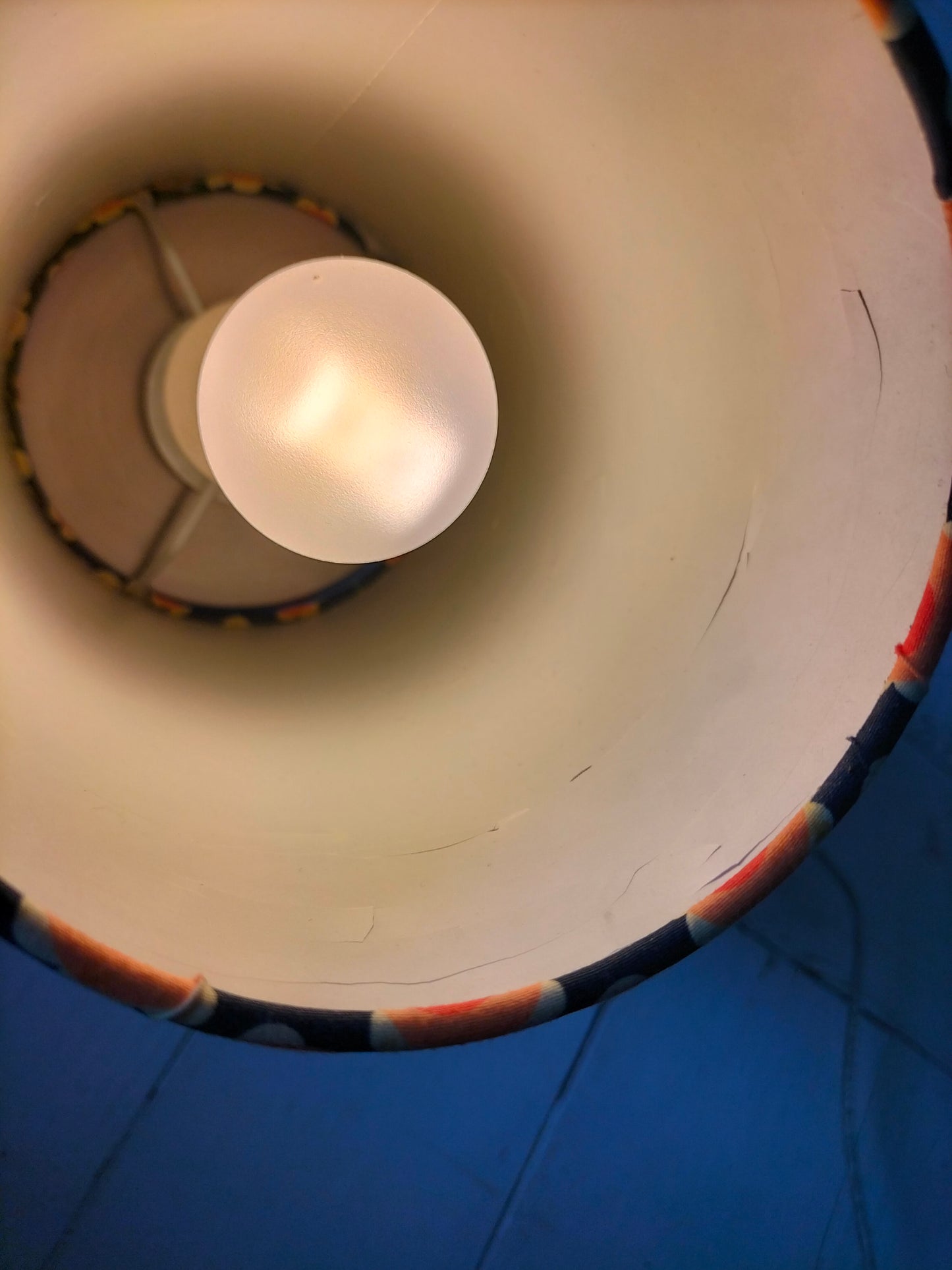 Lampe de table tube