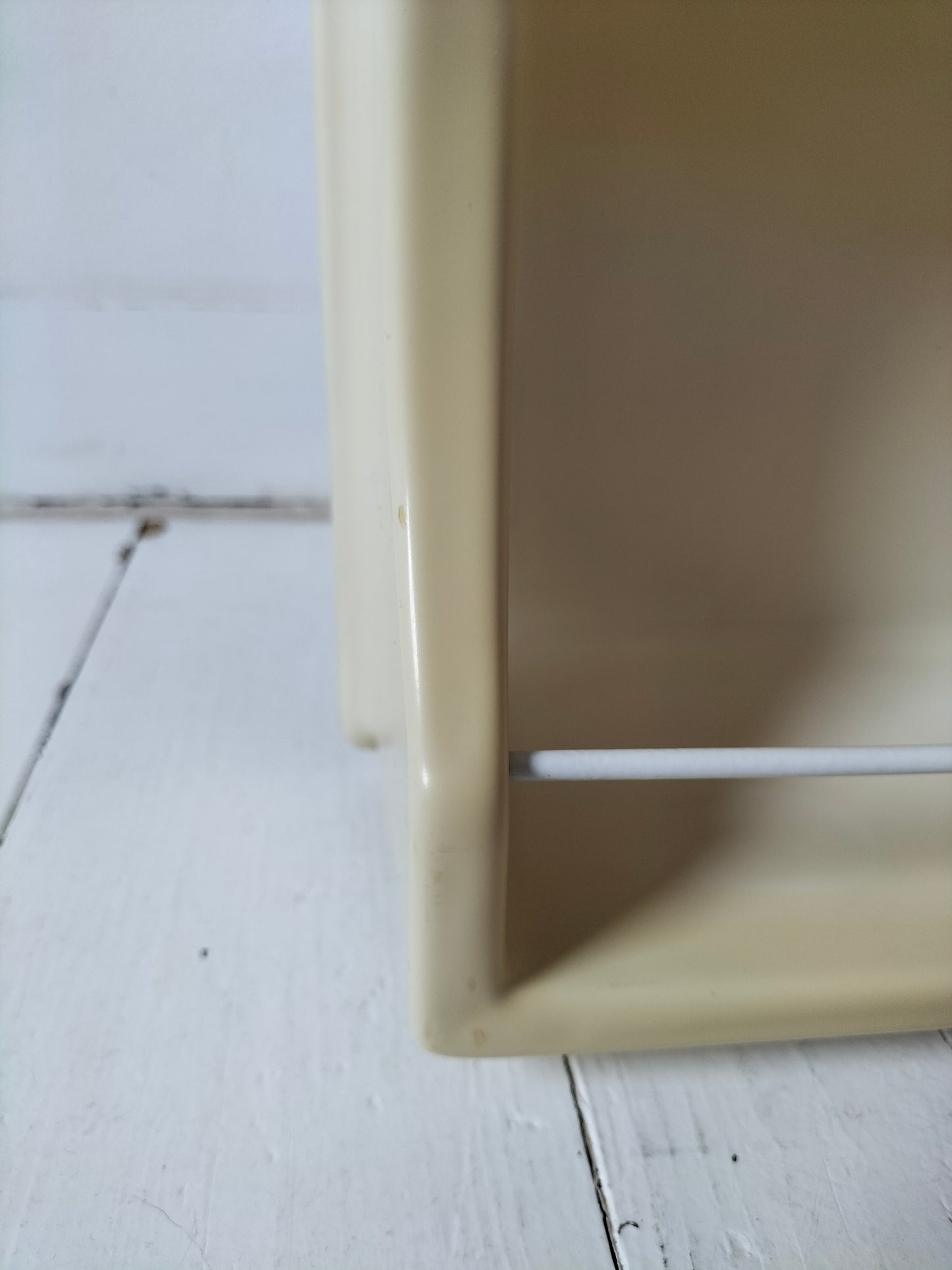 Petite étagère murale en plastique