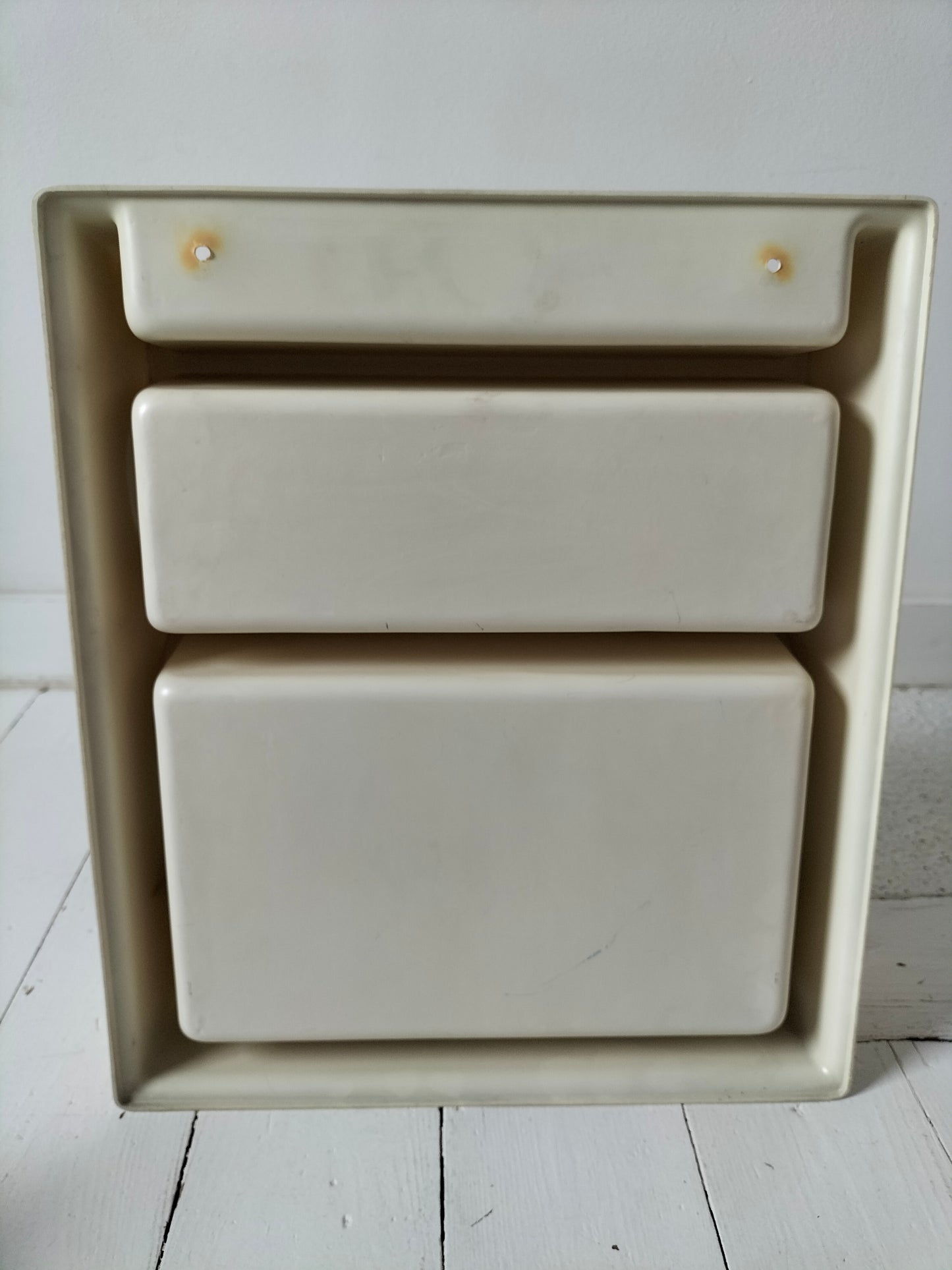 Petite étagère murale en plastique