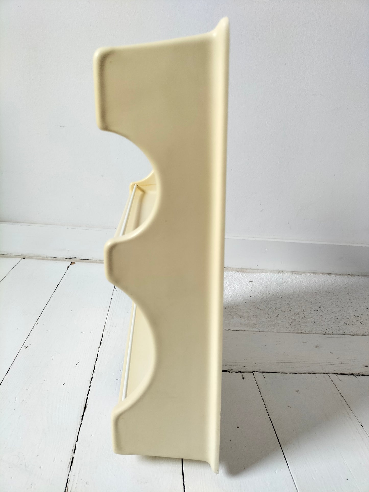 Petite étagère murale en plastique