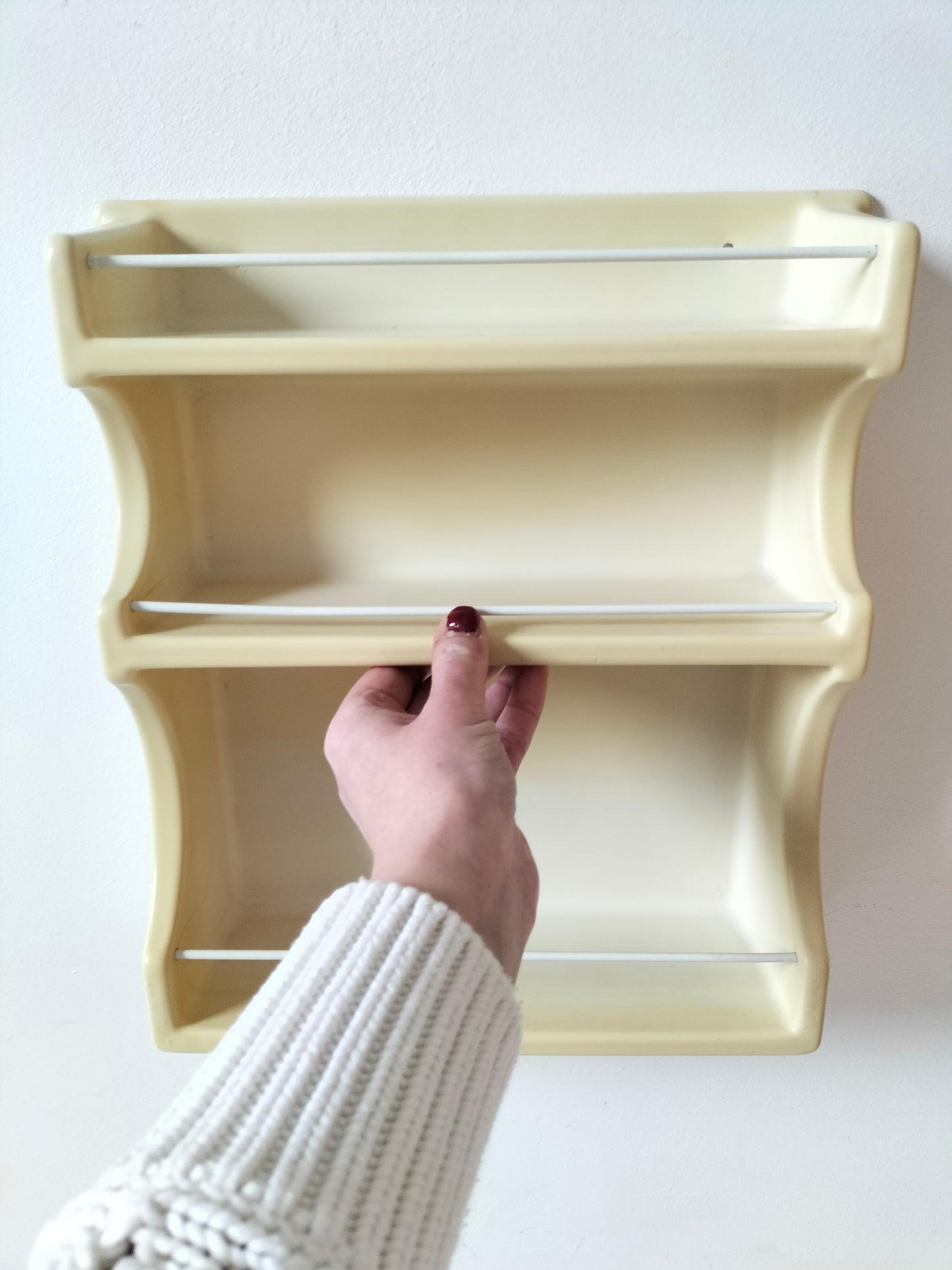 Petite étagère murale en plastique