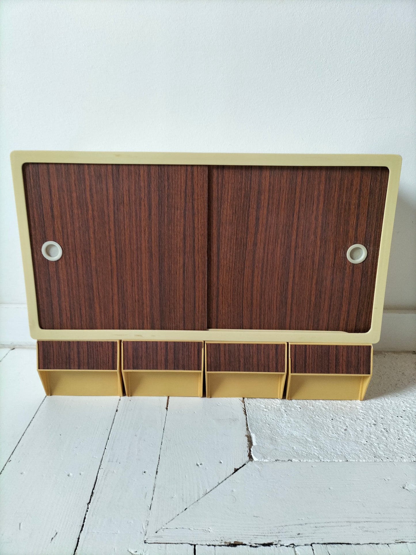 Petite armoire murale made in Holland