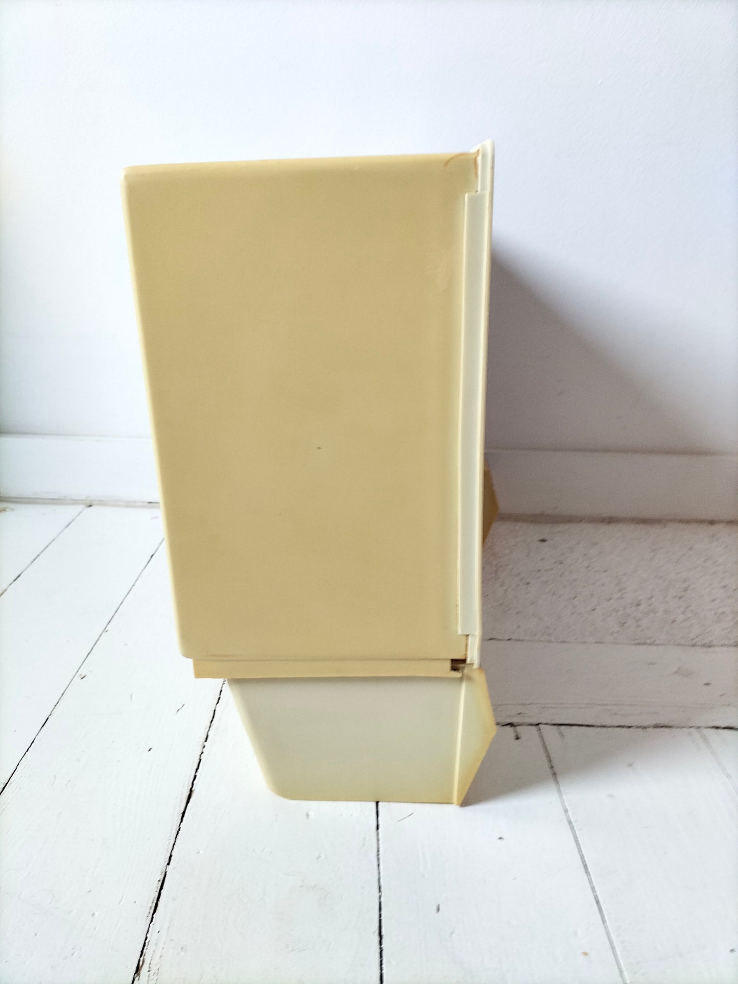 Petite armoire murale made in Holland