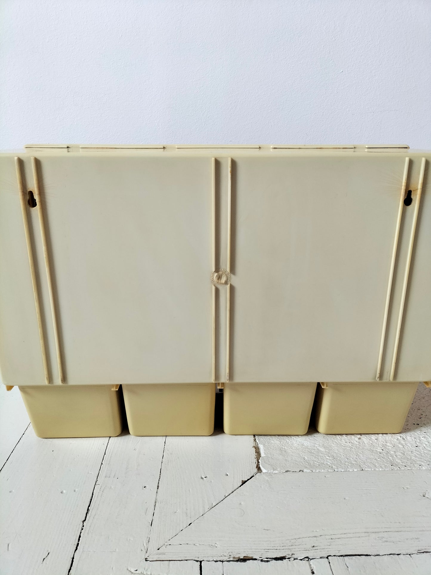 Petite armoire murale made in Holland