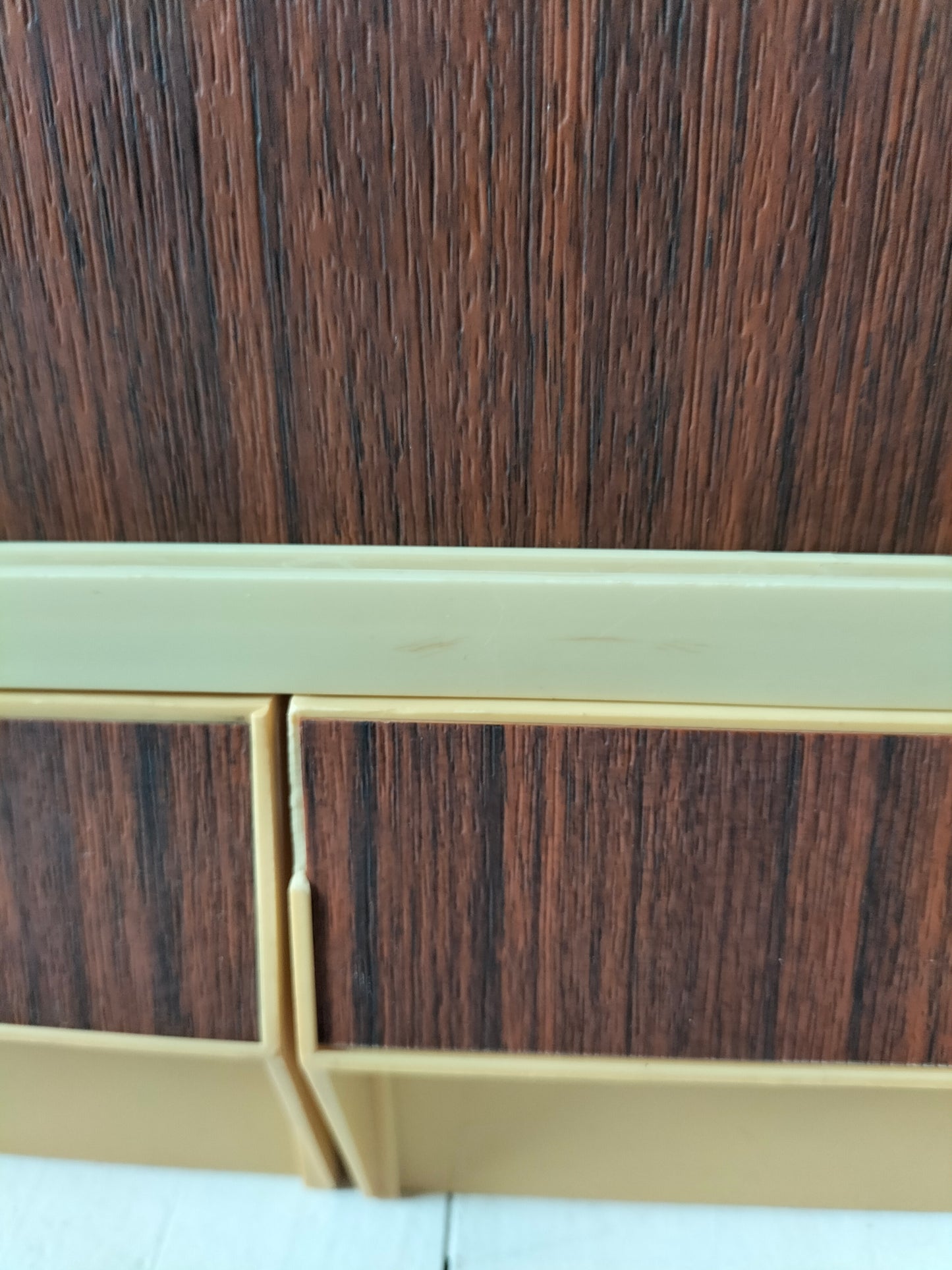 Petite armoire murale made in Holland