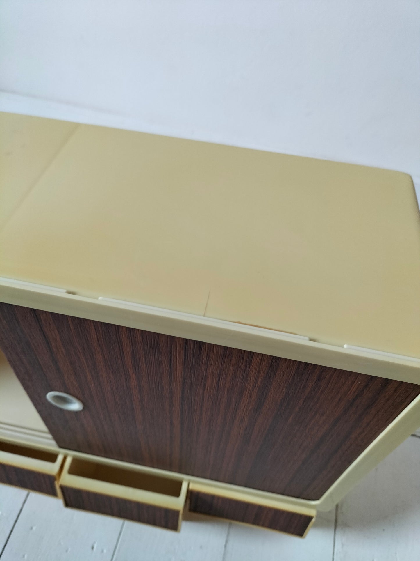 Petite armoire murale made in Holland