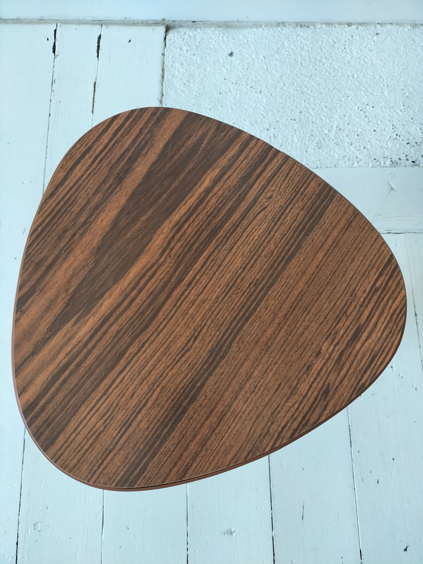 Porte-plante tripode en bois et formica