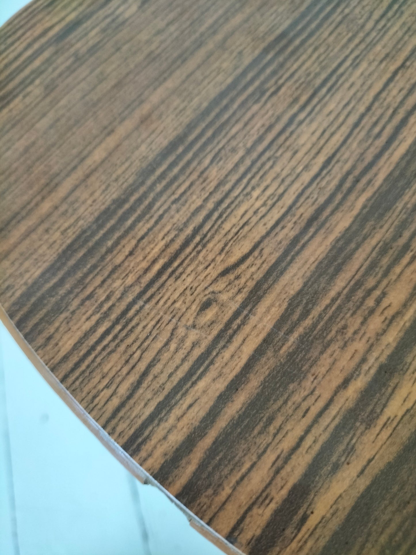 Porte-plante tripode en bois et formica