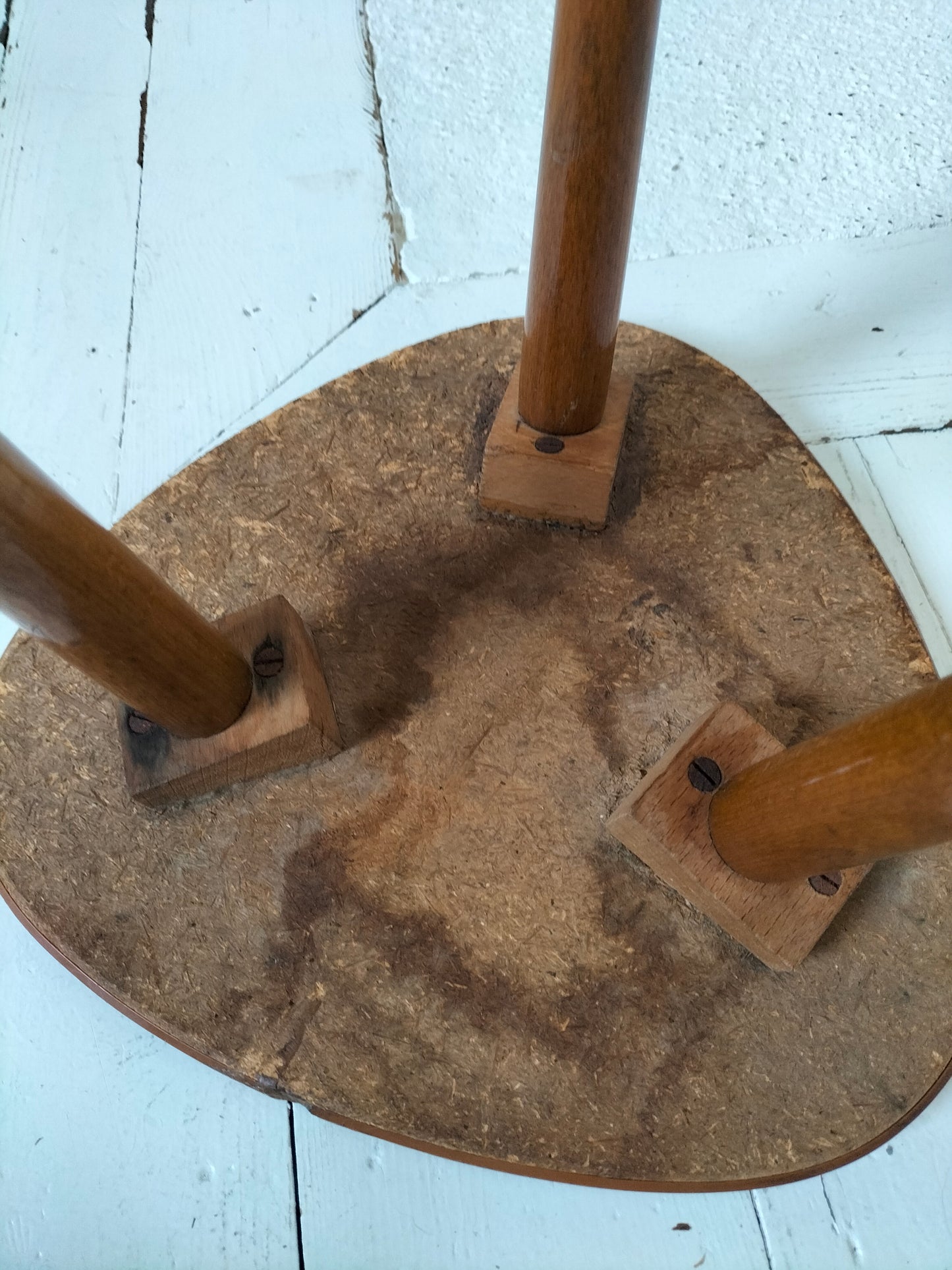 Porte-plante tripode en bois et formica