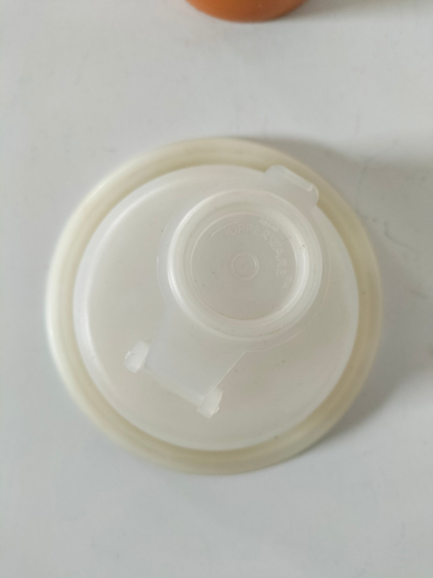 Shaker vintage Tupperware