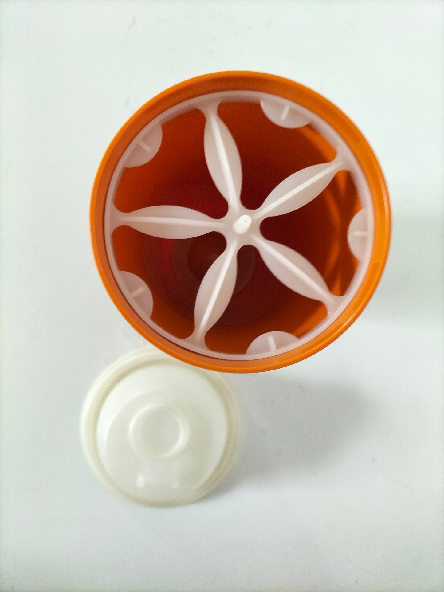 Shaker vintage Tupperware