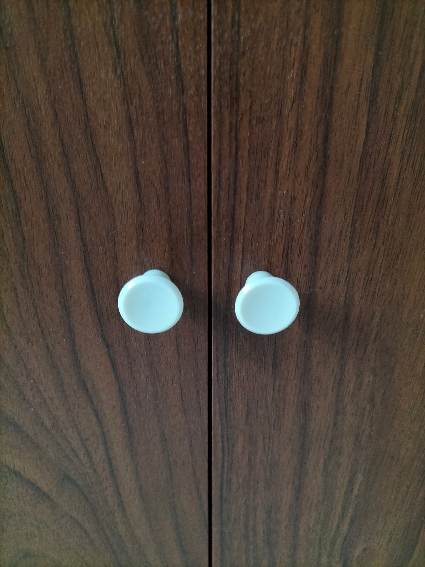 Petit meuble de poupée en formica