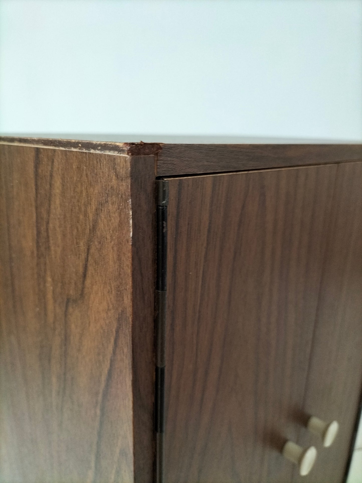 Petit meuble de poupée en formica