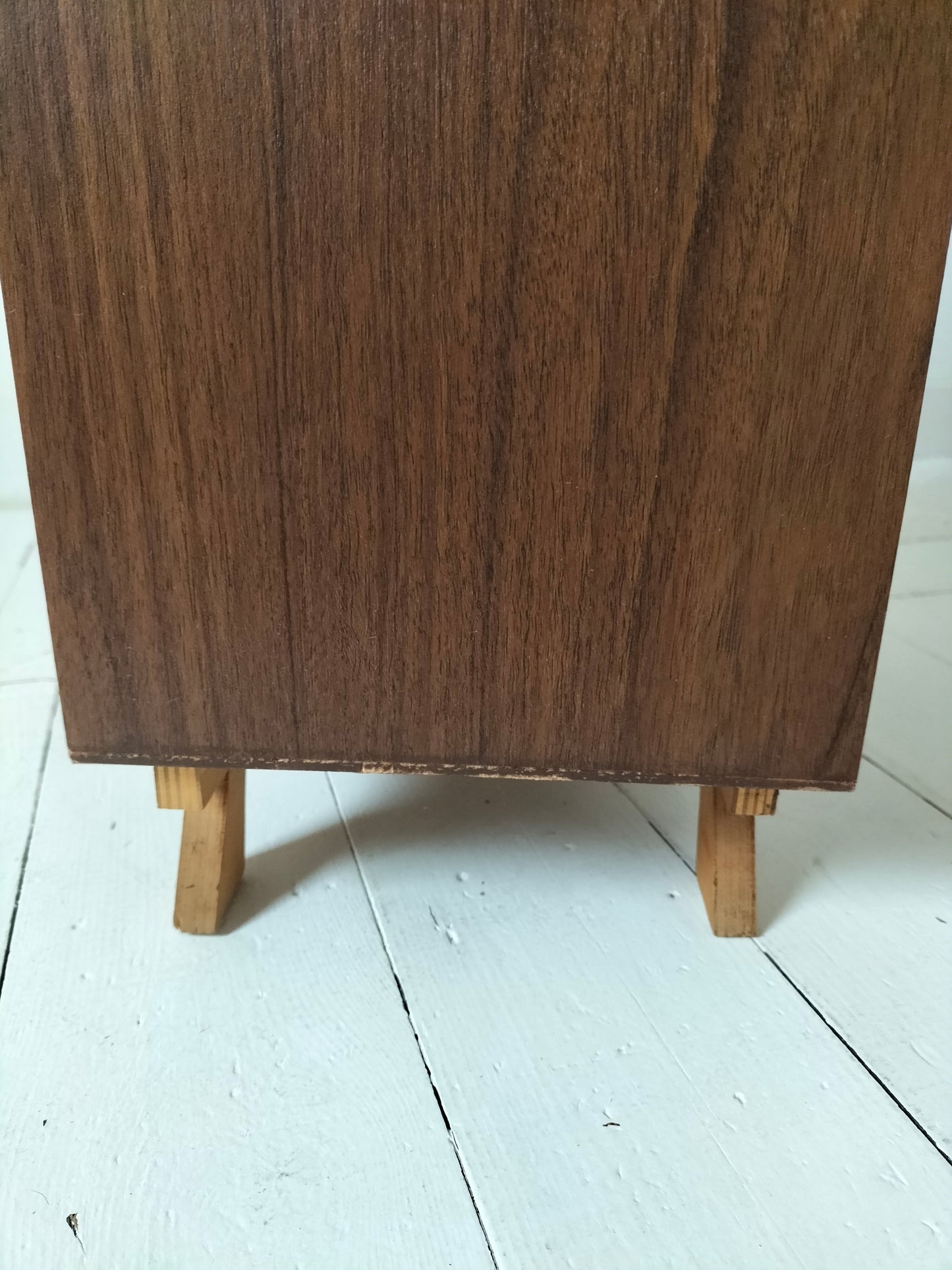 Petit meuble de poupée en formica