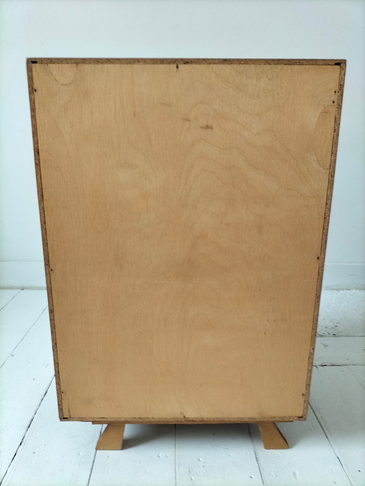 Petit meuble de poupée en formica
