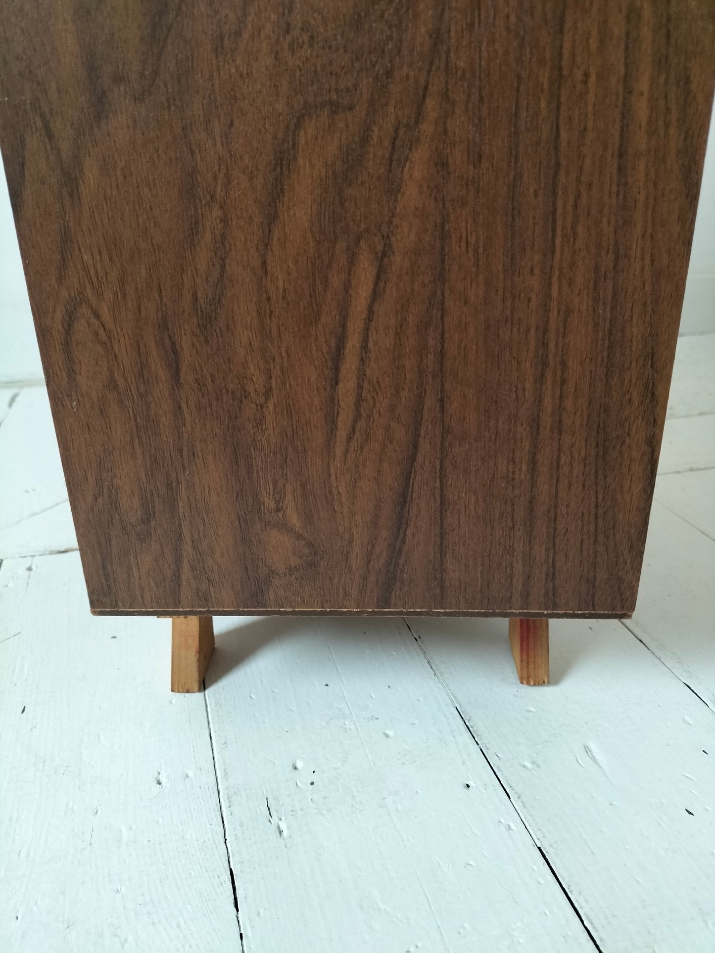 Petit meuble de poupée en formica