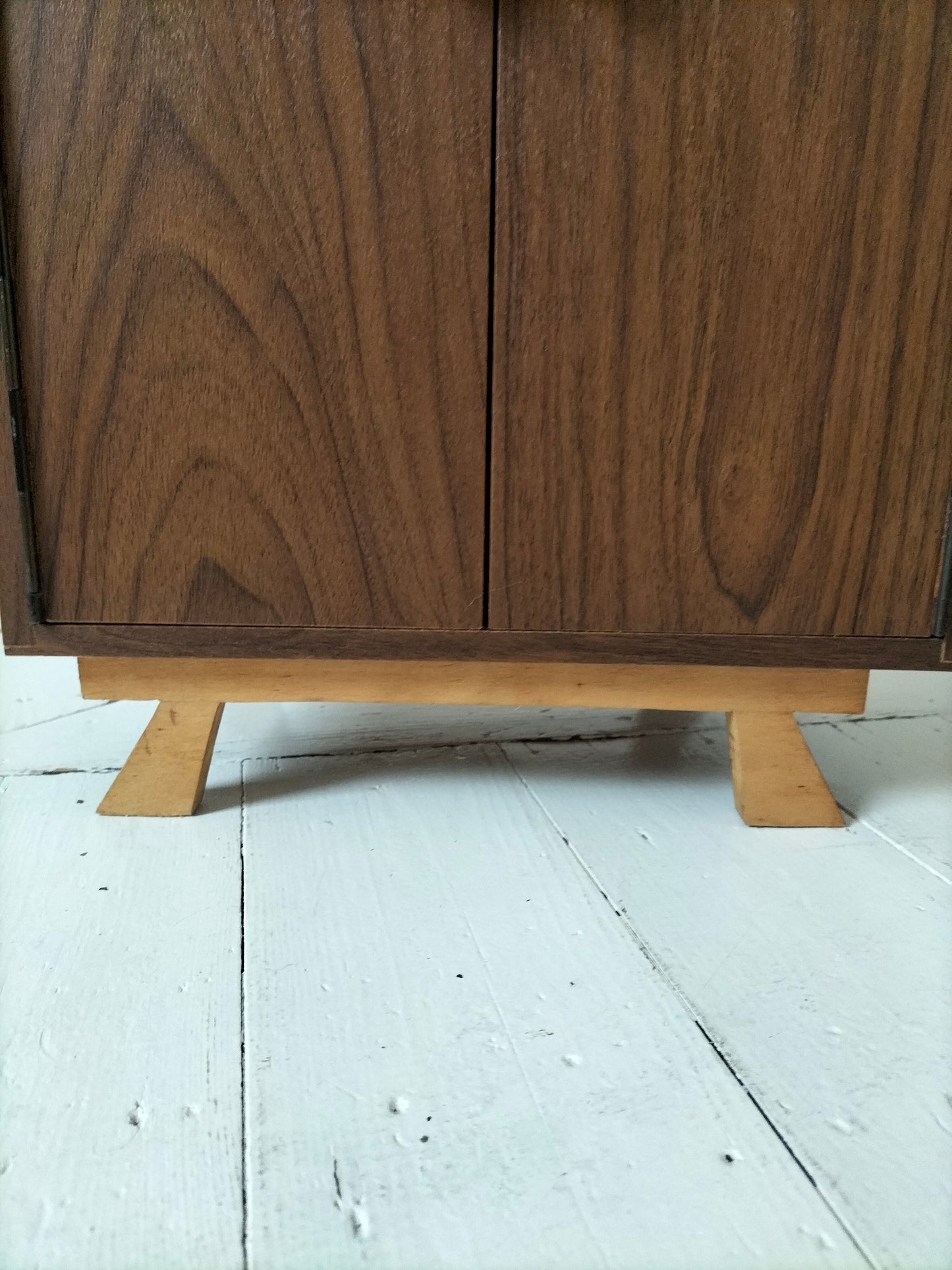 Petit meuble de poupée en formica