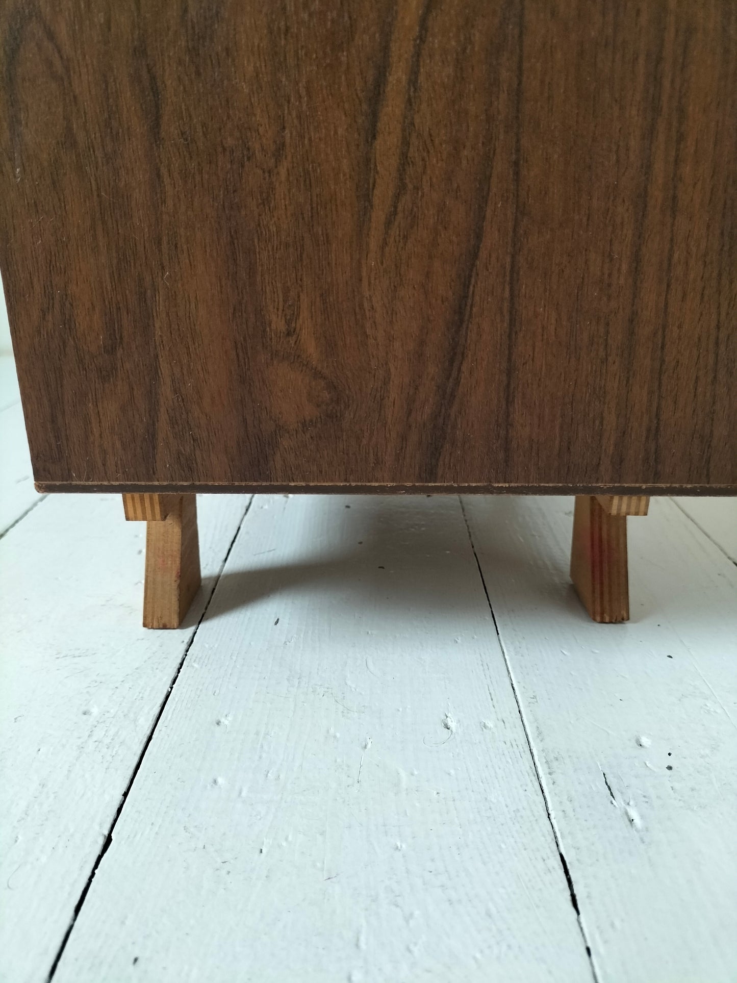 Petit meuble de poupée en formica