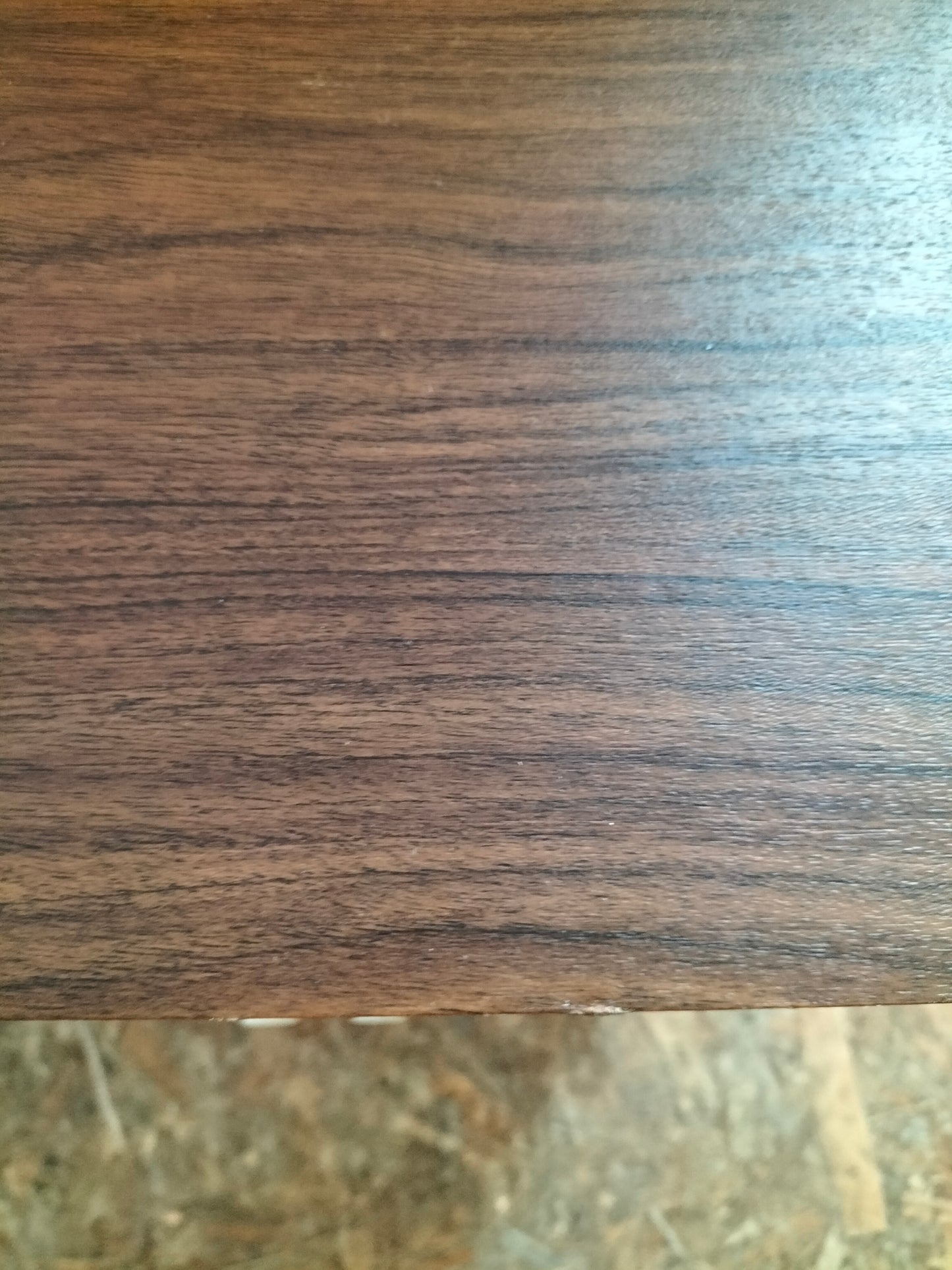 Petit meuble de poupée en formica