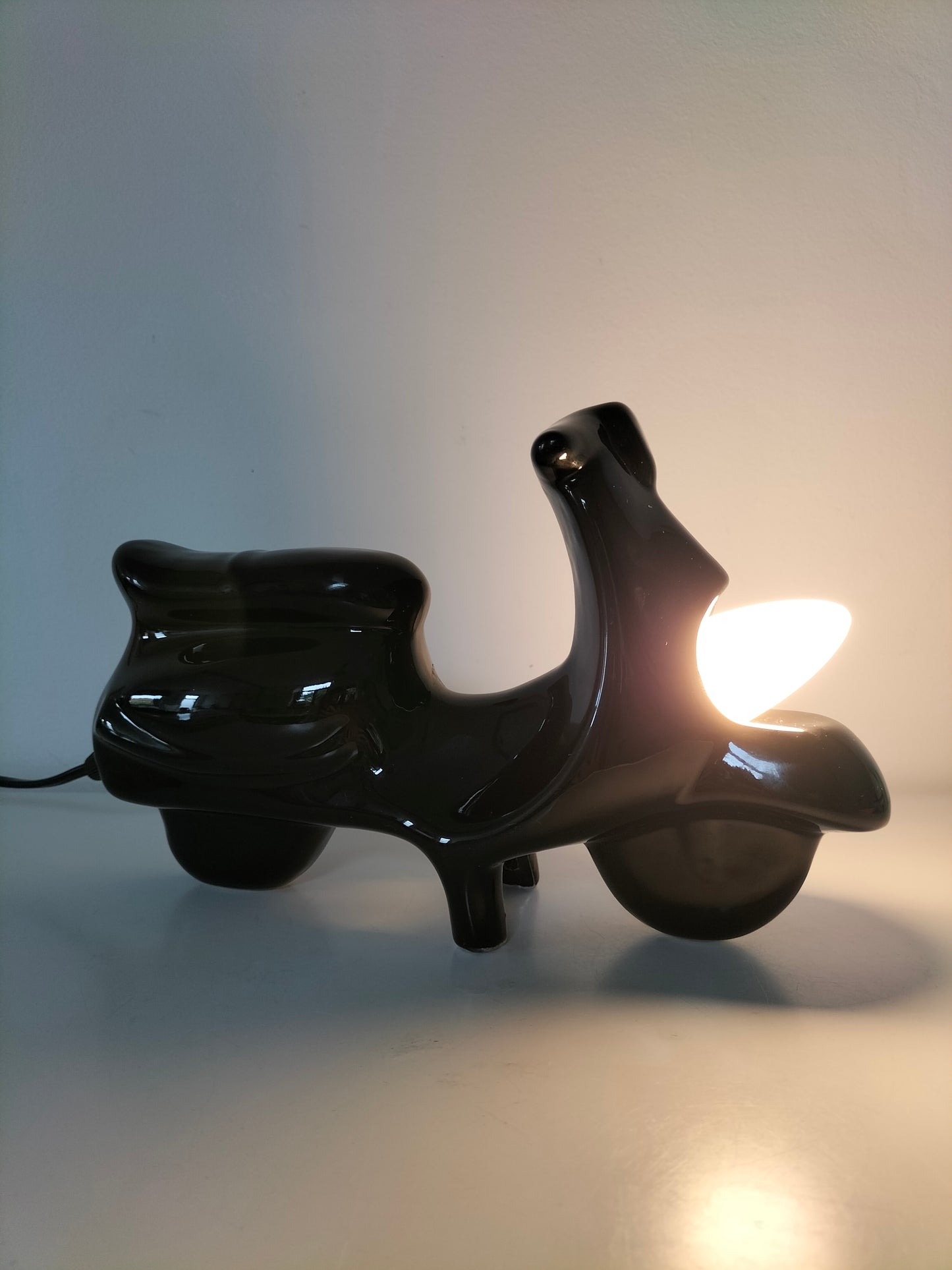 Lampe scooter en céramique