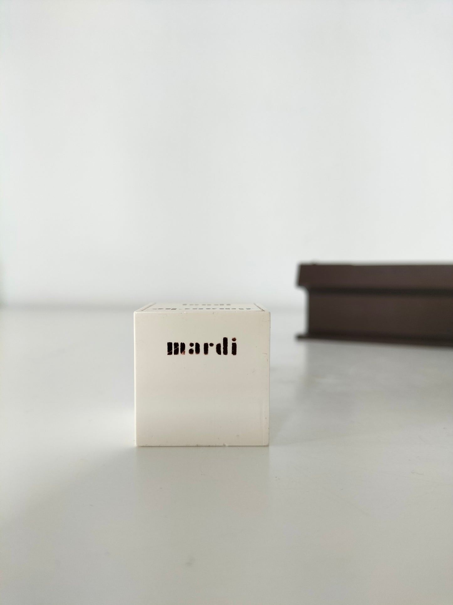 Calendrier perpétuel vintage en plastique