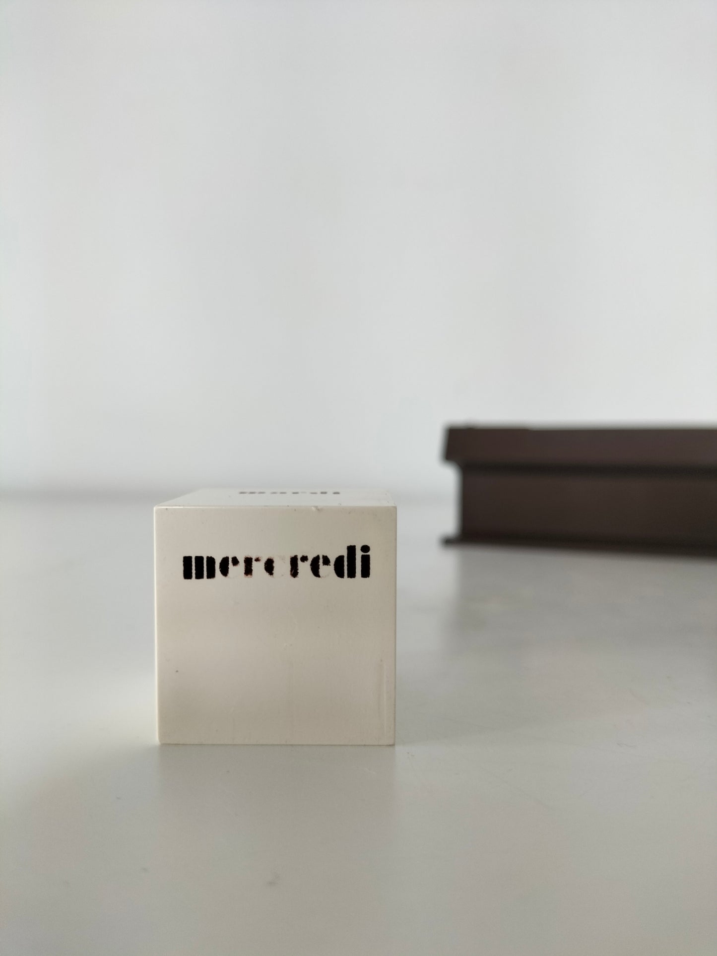 Calendrier perpétuel vintage en plastique