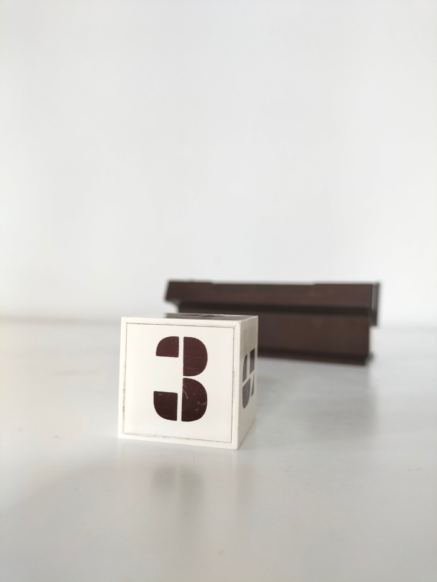 Calendrier perpétuel vintage en plastique