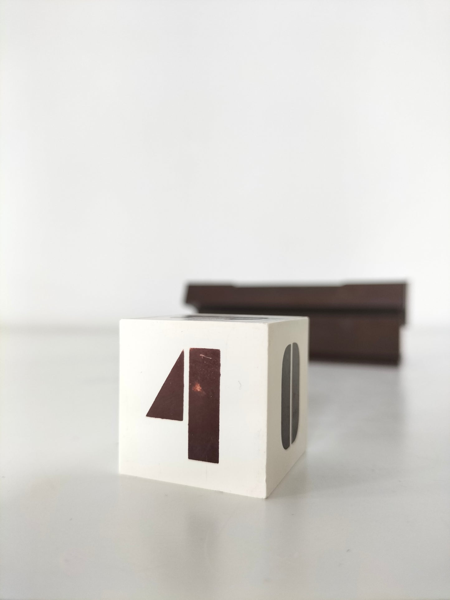 Calendrier perpétuel vintage en plastique