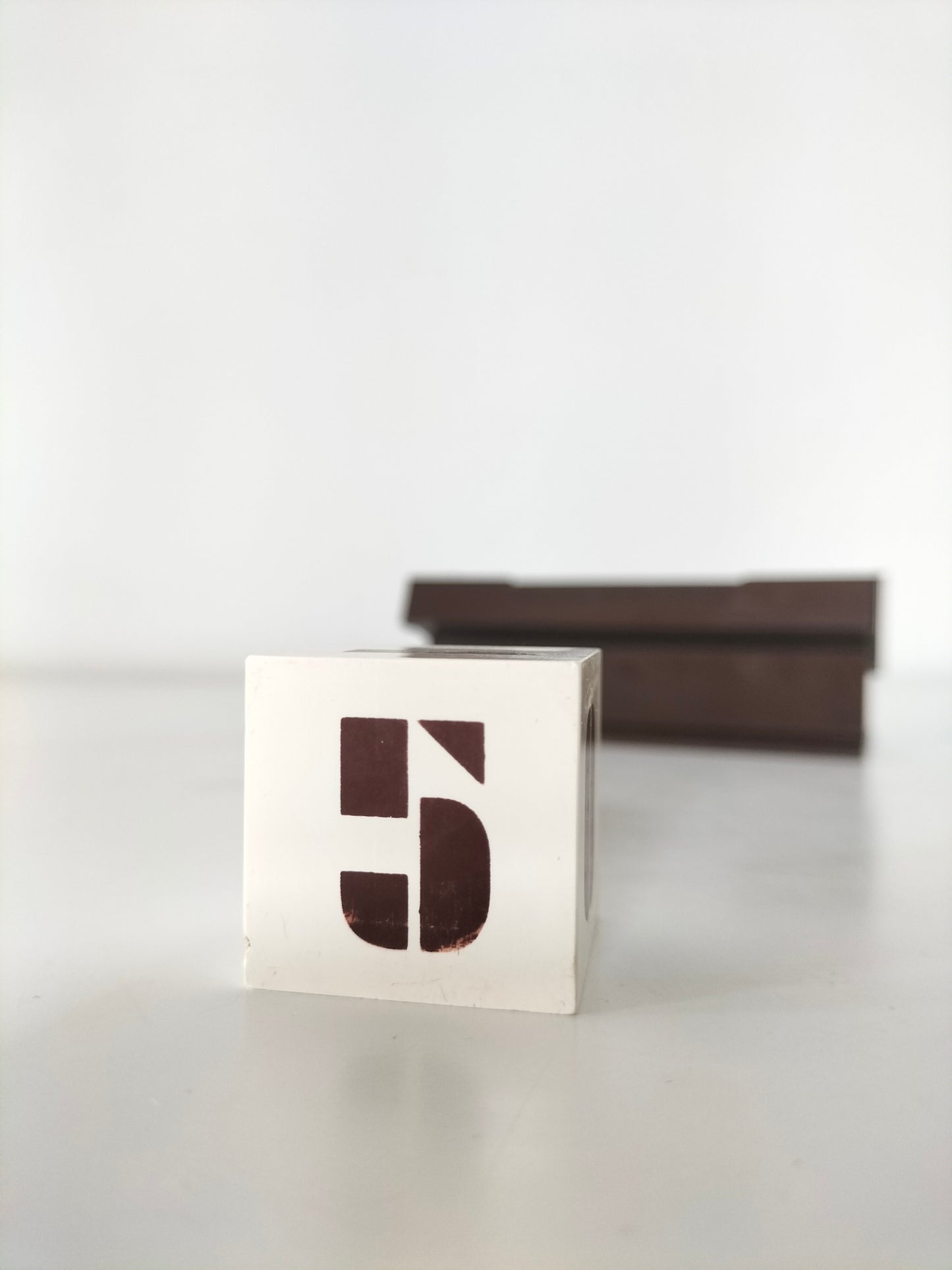 Calendrier perpétuel vintage en plastique