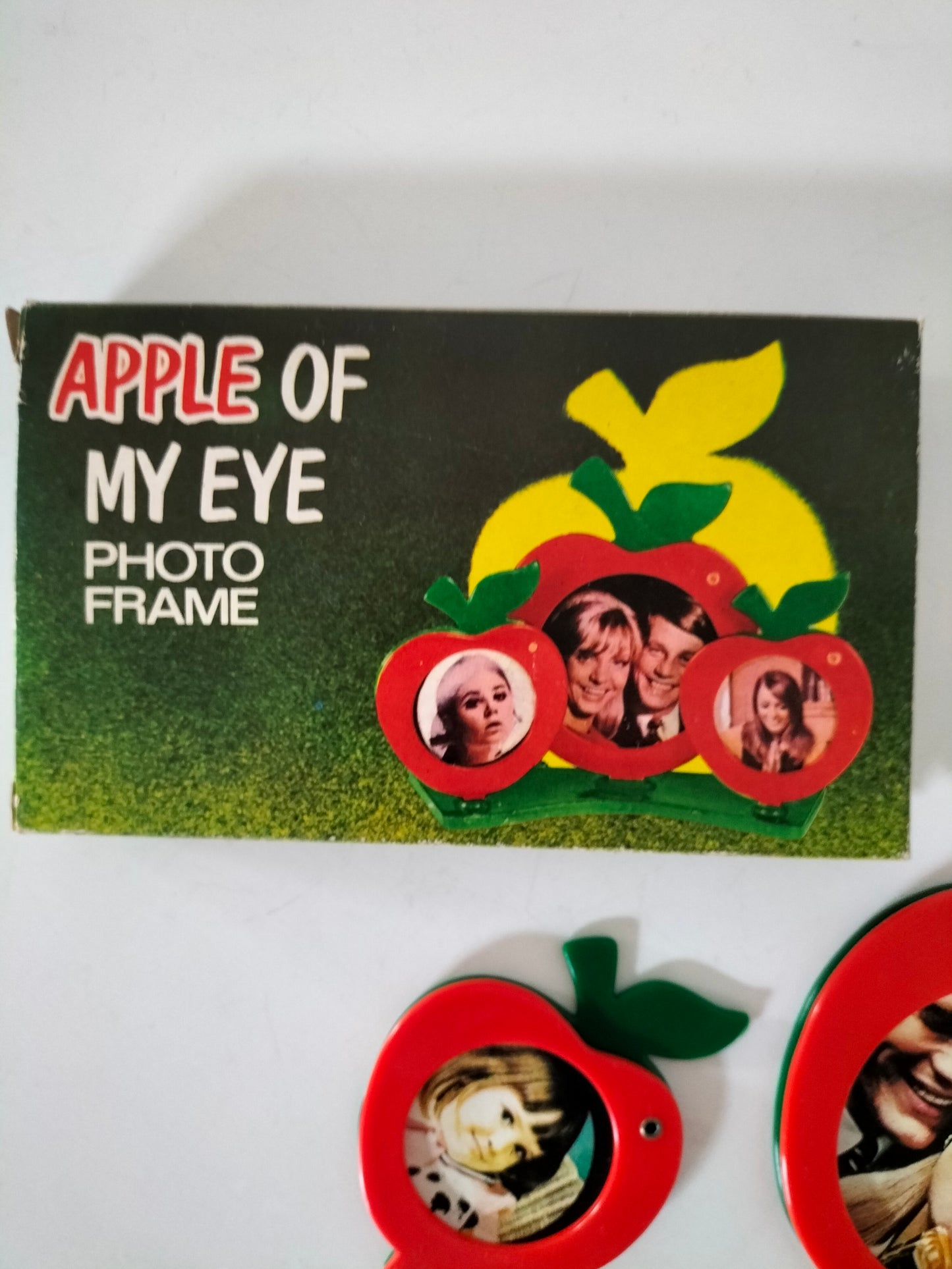 Ensemble de 3 petits cadres 🍎 en plastique (réservé STÉPHANIE)