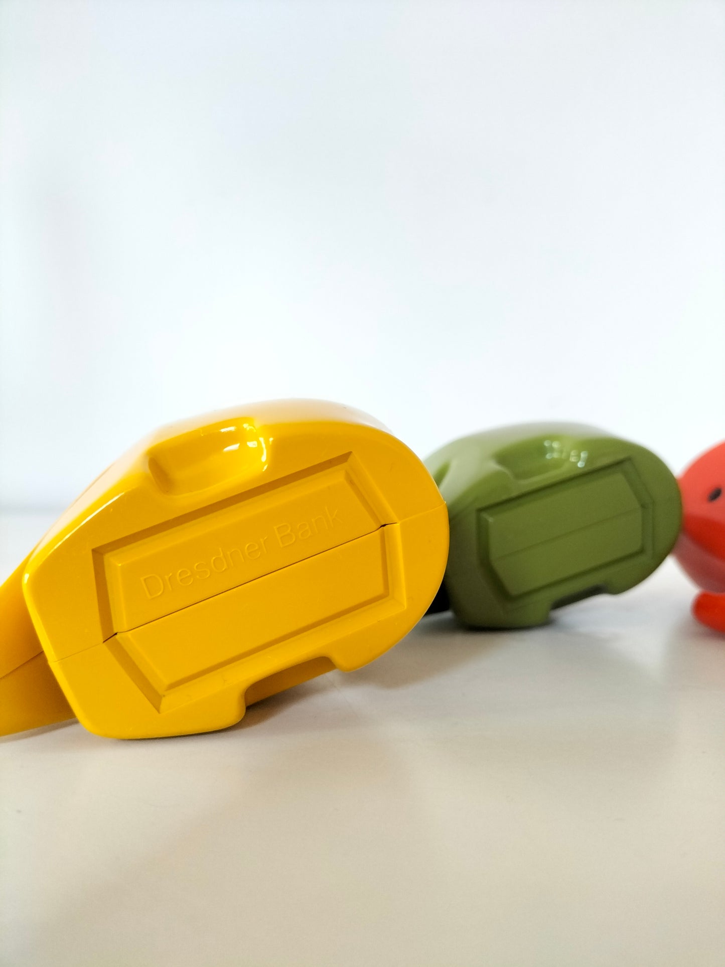 Petite tirelire éléphant Dresdner Bank par Luigi Colani au choix