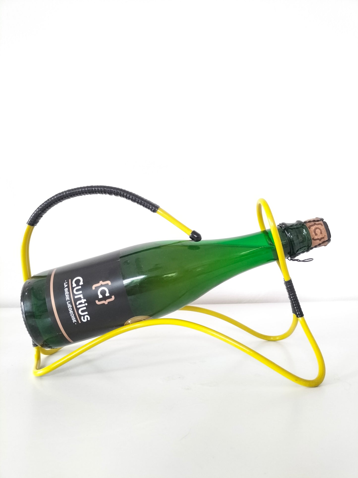 Porte-bouteille métal et scoubidou