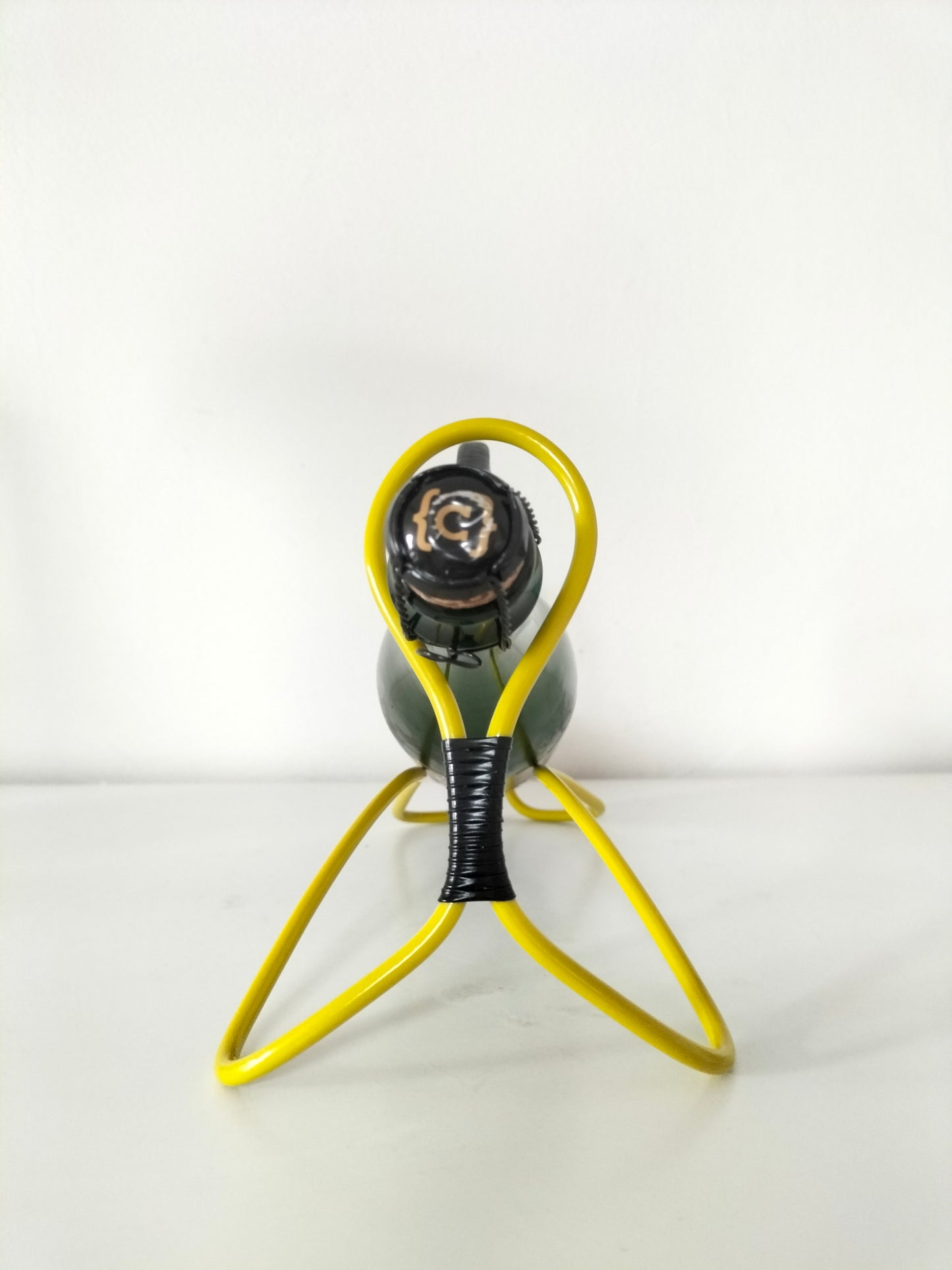 Porte-bouteille métal et scoubidou