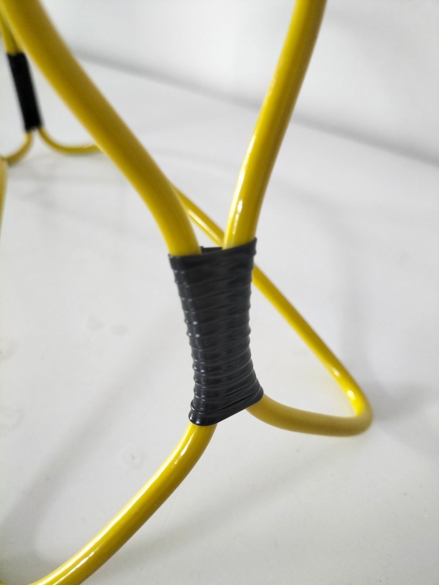 Porte-bouteille métal et scoubidou