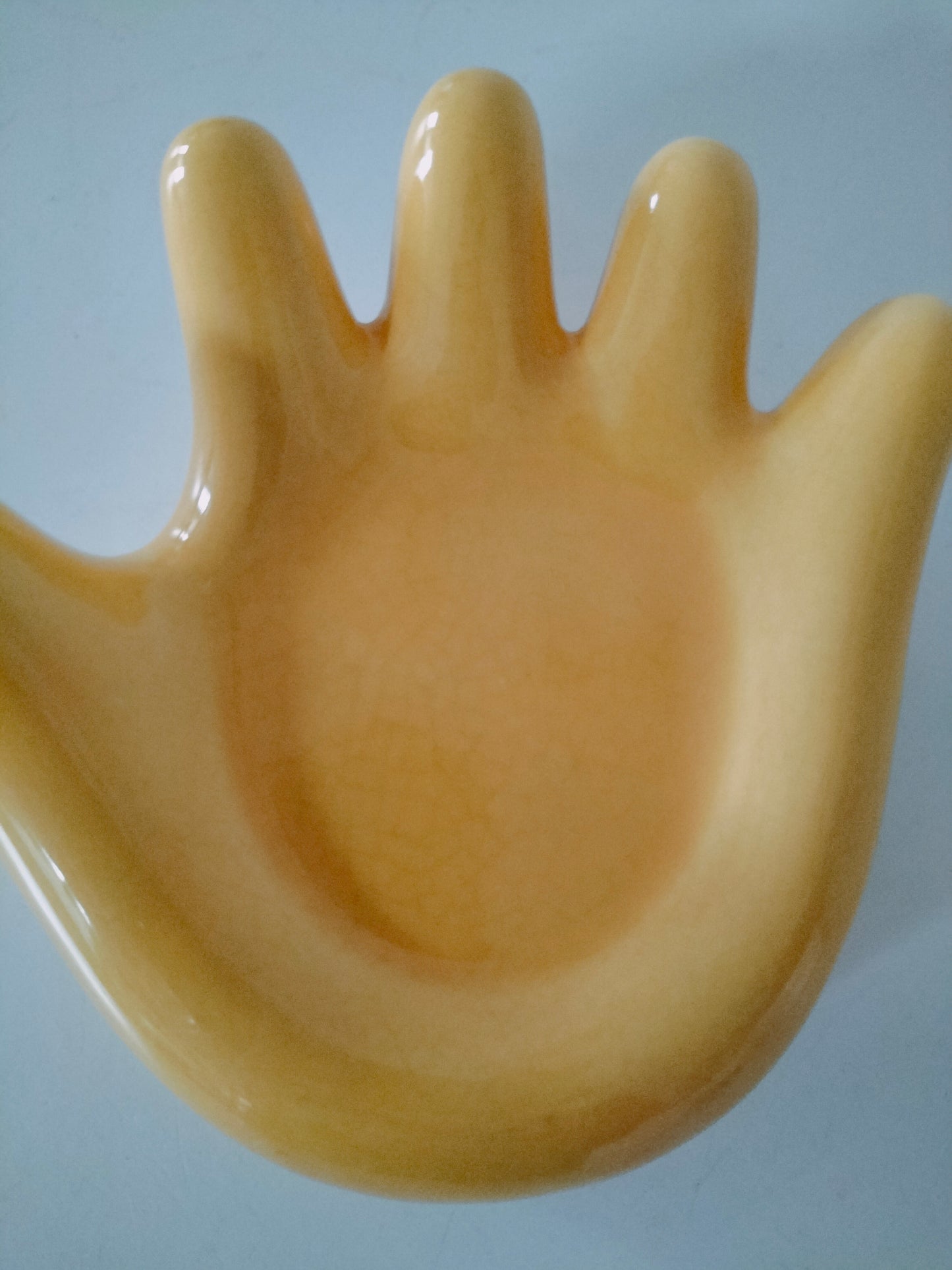 Petite main vintage en céramique