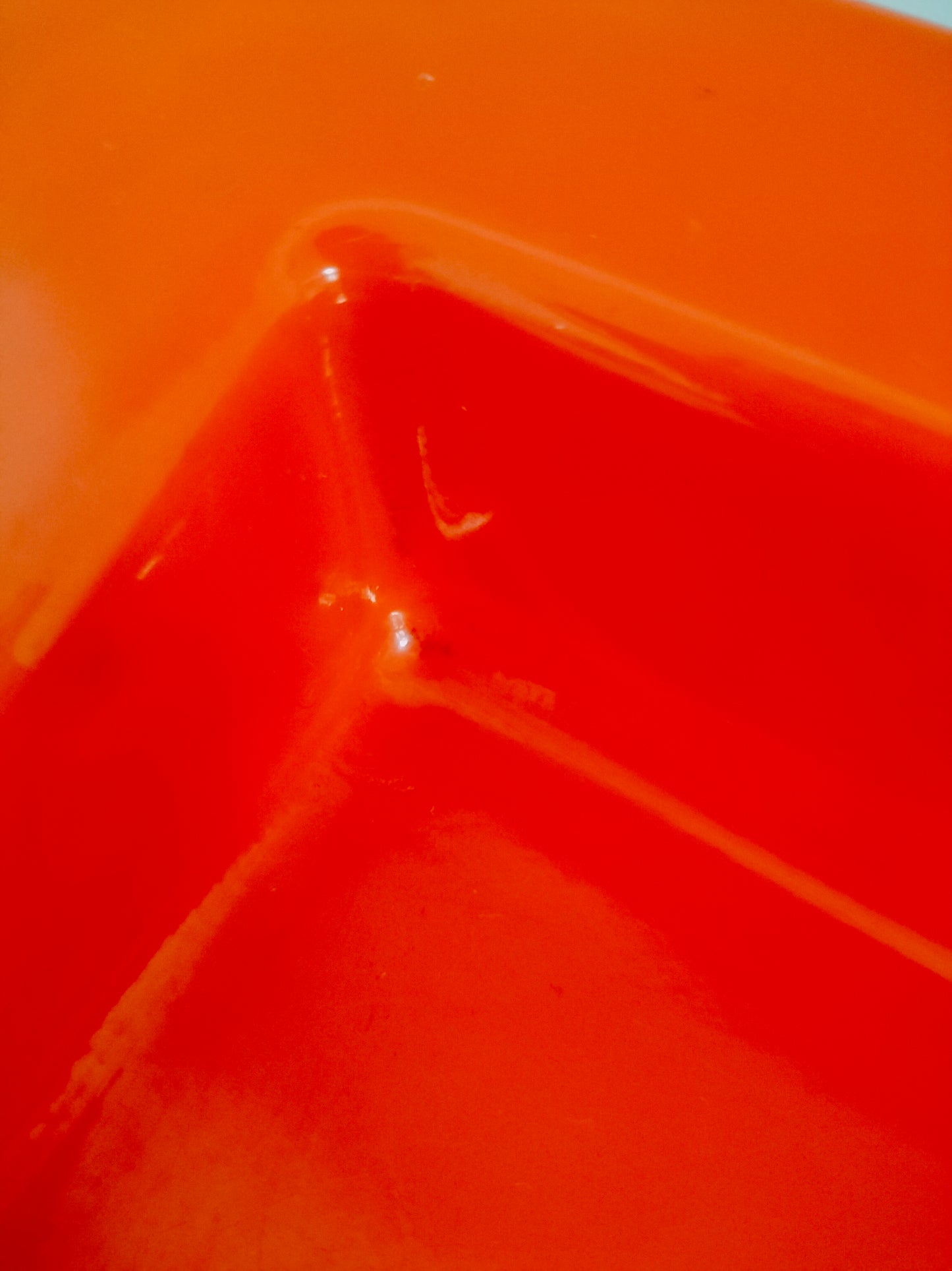 Bureau enfant/ table d'appoint en fibre de verre inspi Marc Berthier/ Patrick Gingembre