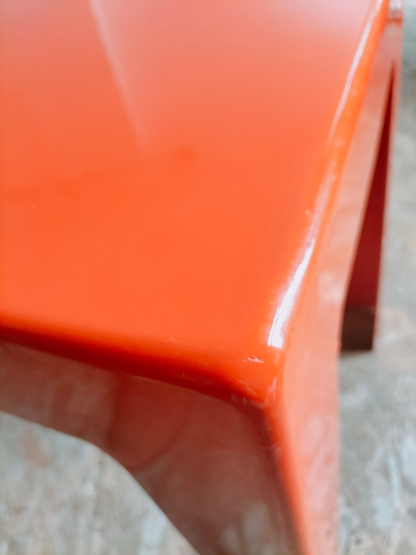 Bureau enfant/ table d'appoint en fibre de verre inspi Marc Berthier/ Patrick Gingembre