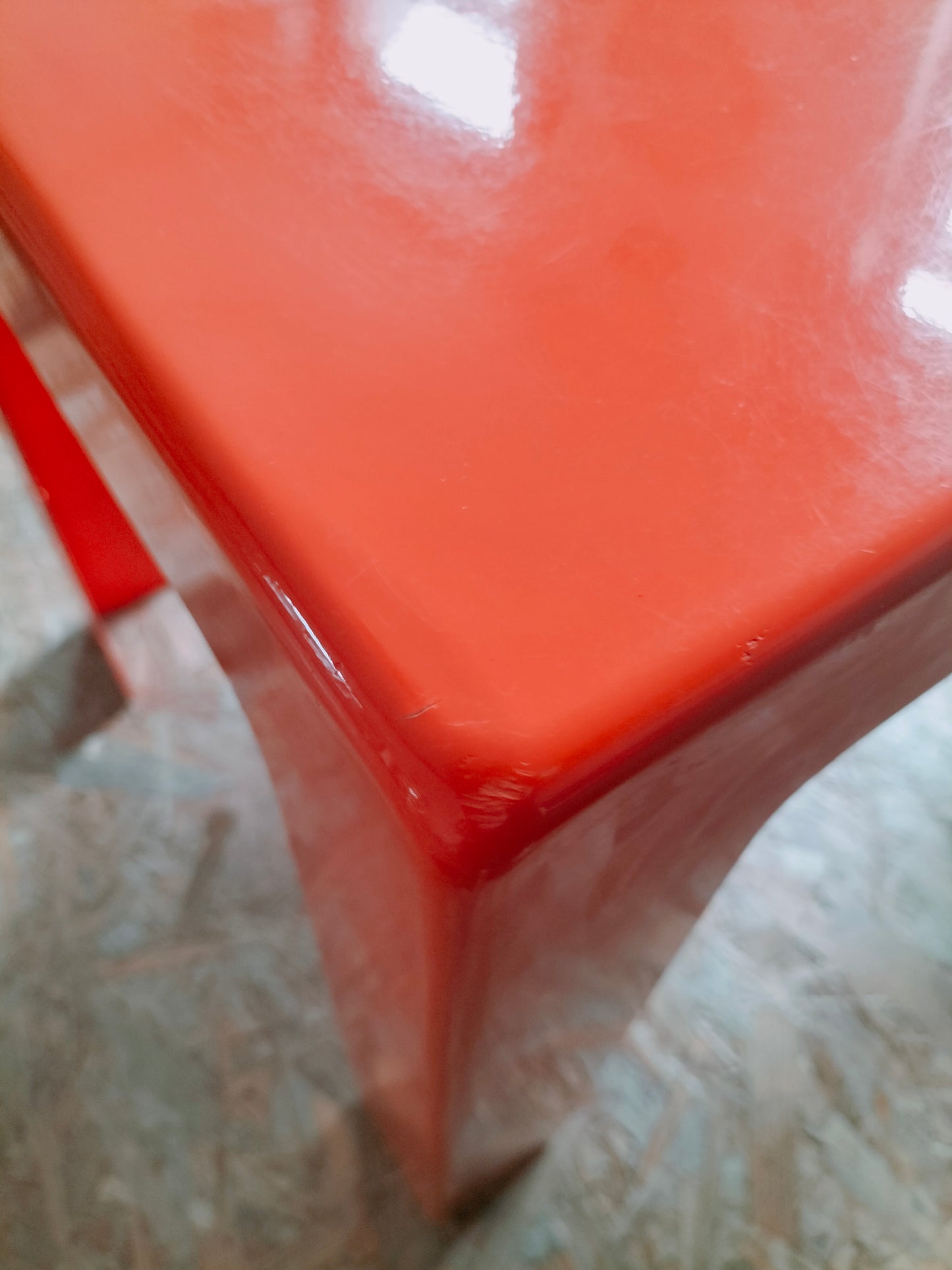 Bureau enfant/ table d'appoint en fibre de verre inspi Marc Berthier/ Patrick Gingembre