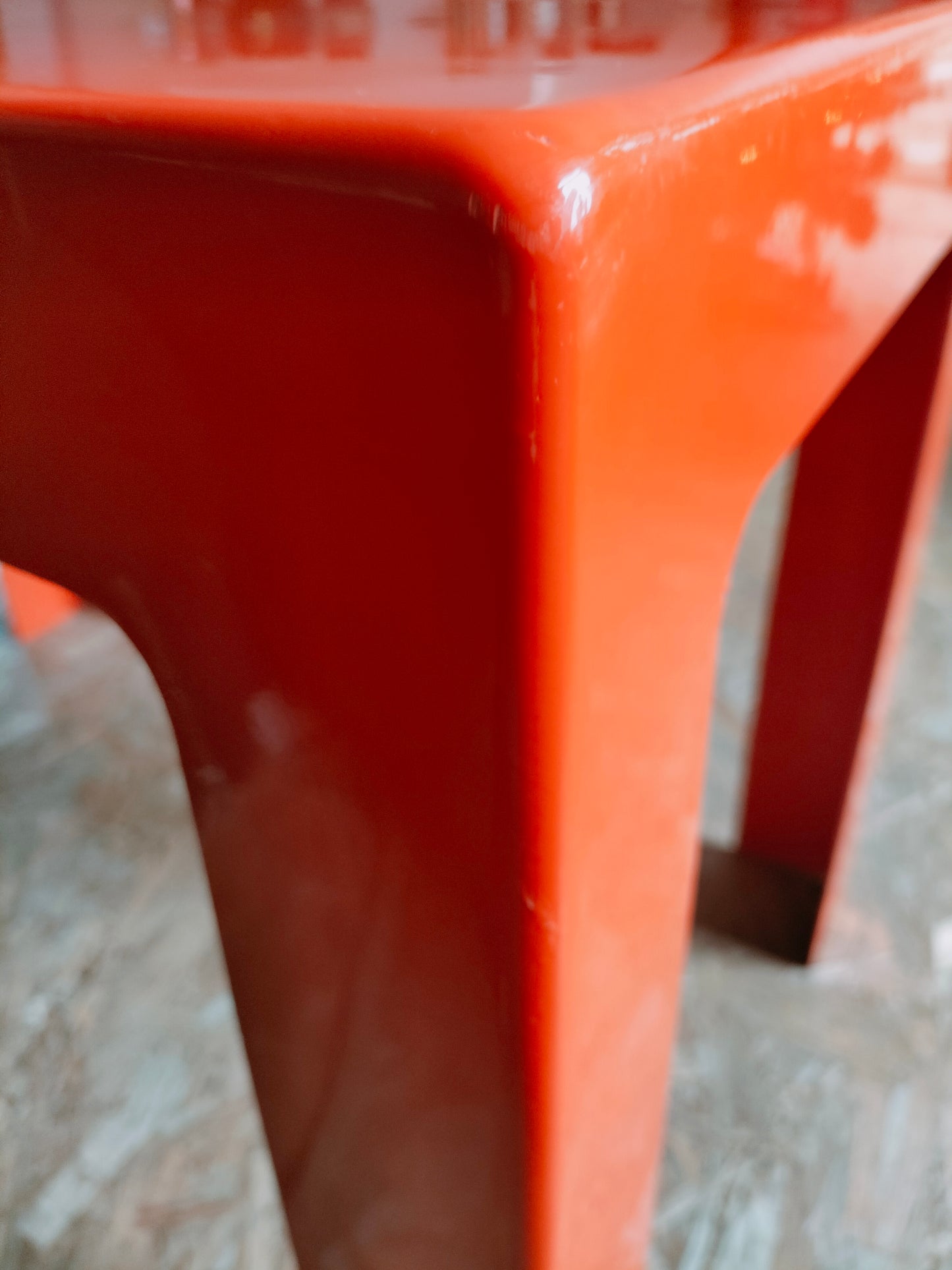 Bureau enfant/ table d'appoint en fibre de verre inspi Marc Berthier/ Patrick Gingembre