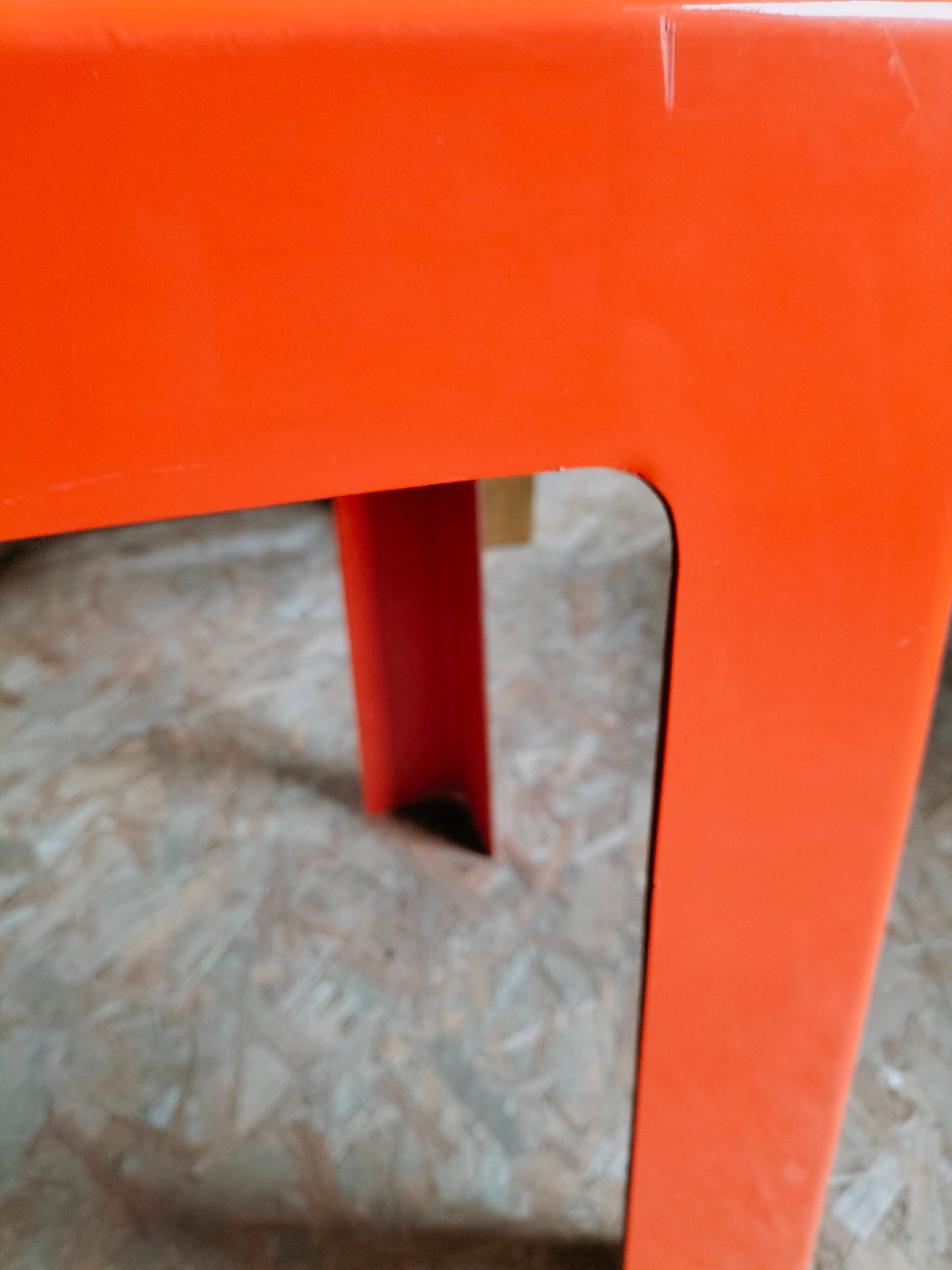 Bureau enfant/ table d'appoint en fibre de verre inspi Marc Berthier/ Patrick Gingembre