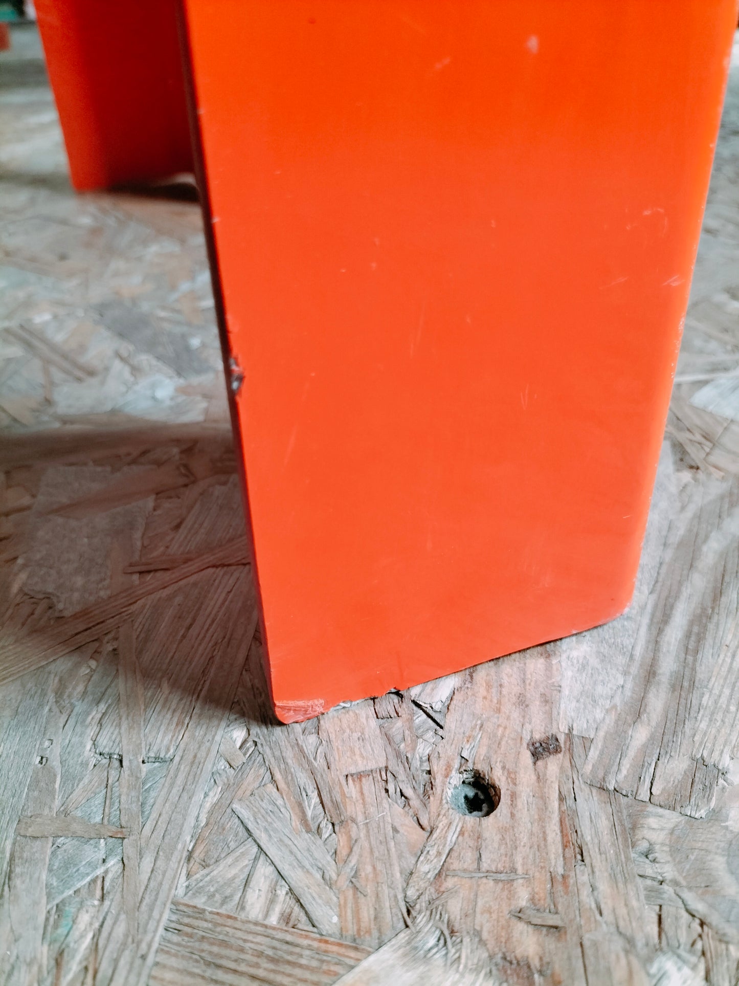 Bureau enfant/ table d'appoint en fibre de verre inspi Marc Berthier/ Patrick Gingembre
