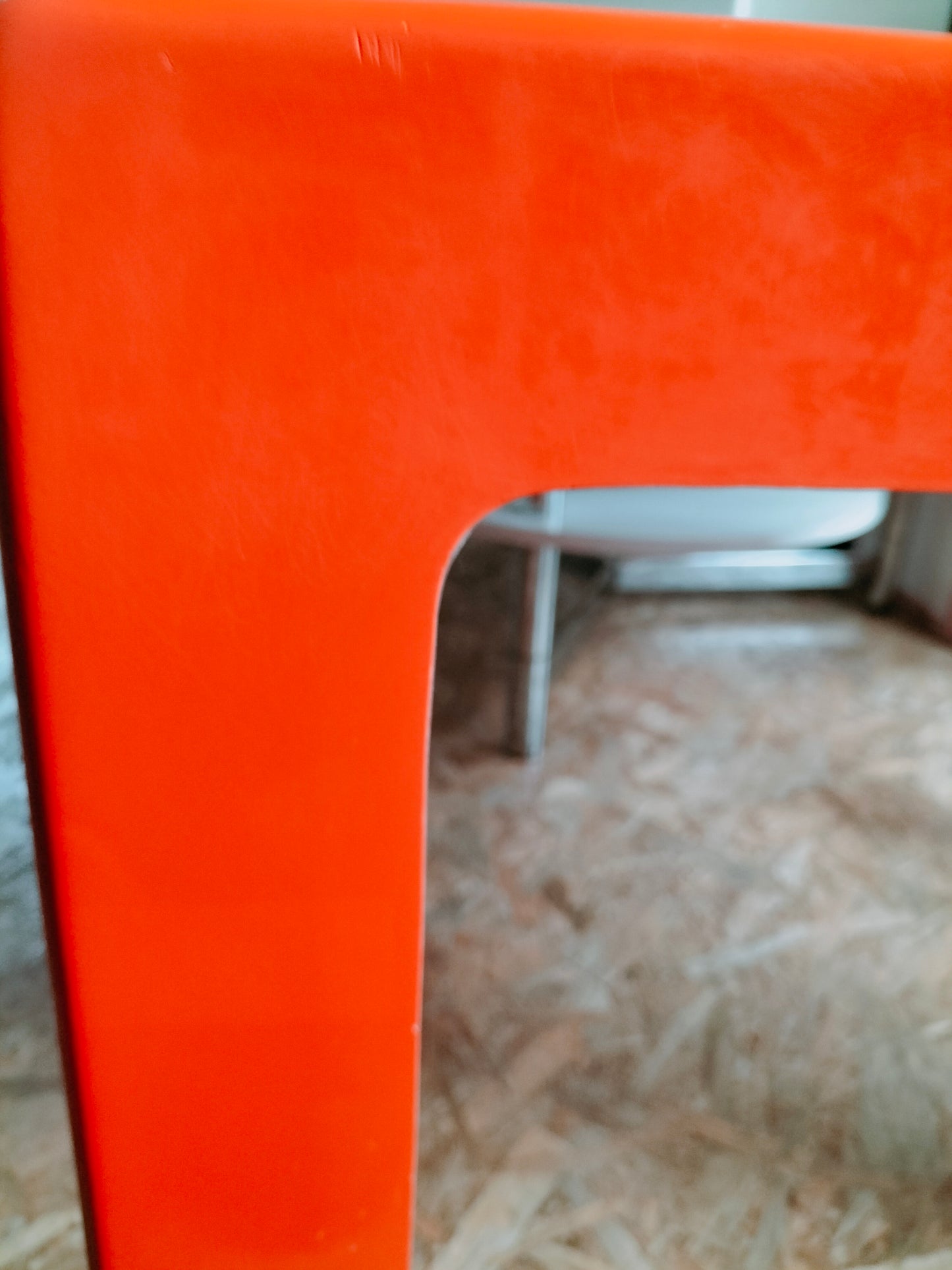 Bureau enfant/ table d'appoint en fibre de verre inspi Marc Berthier/ Patrick Gingembre