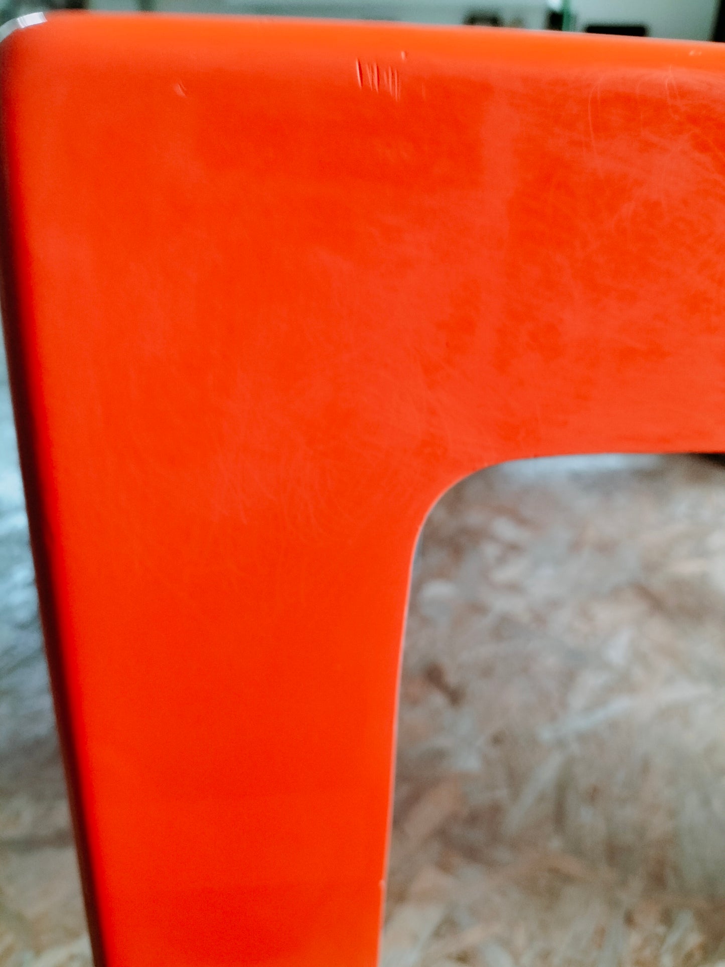 Bureau enfant/ table d'appoint en fibre de verre inspi Marc Berthier/ Patrick Gingembre
