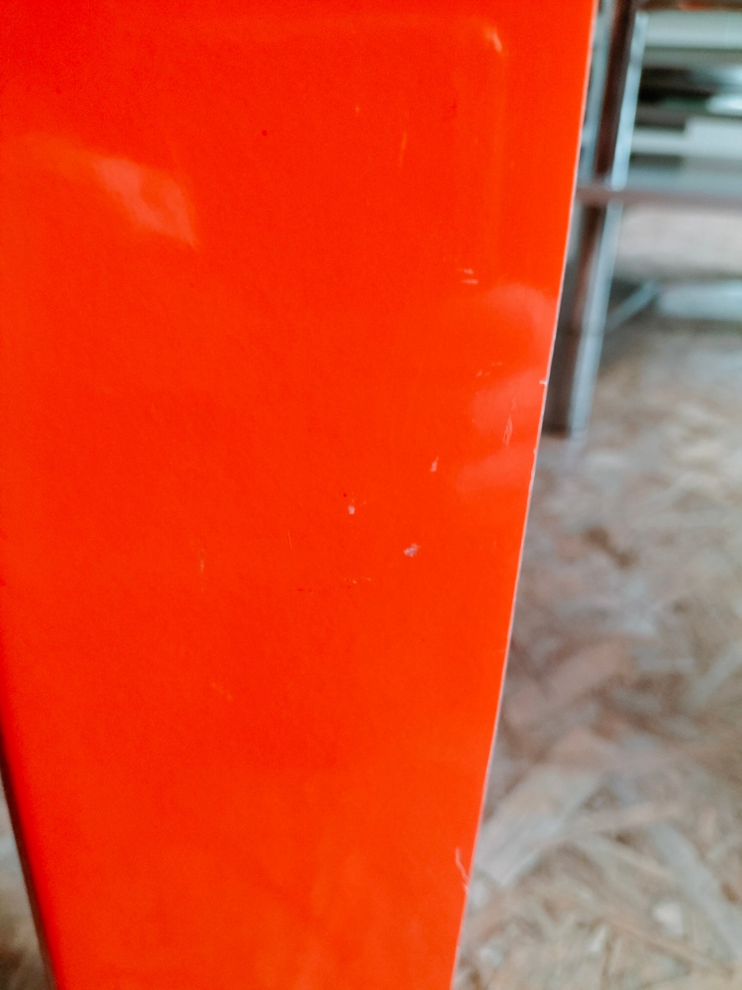 Bureau enfant/ table d'appoint en fibre de verre inspi Marc Berthier/ Patrick Gingembre