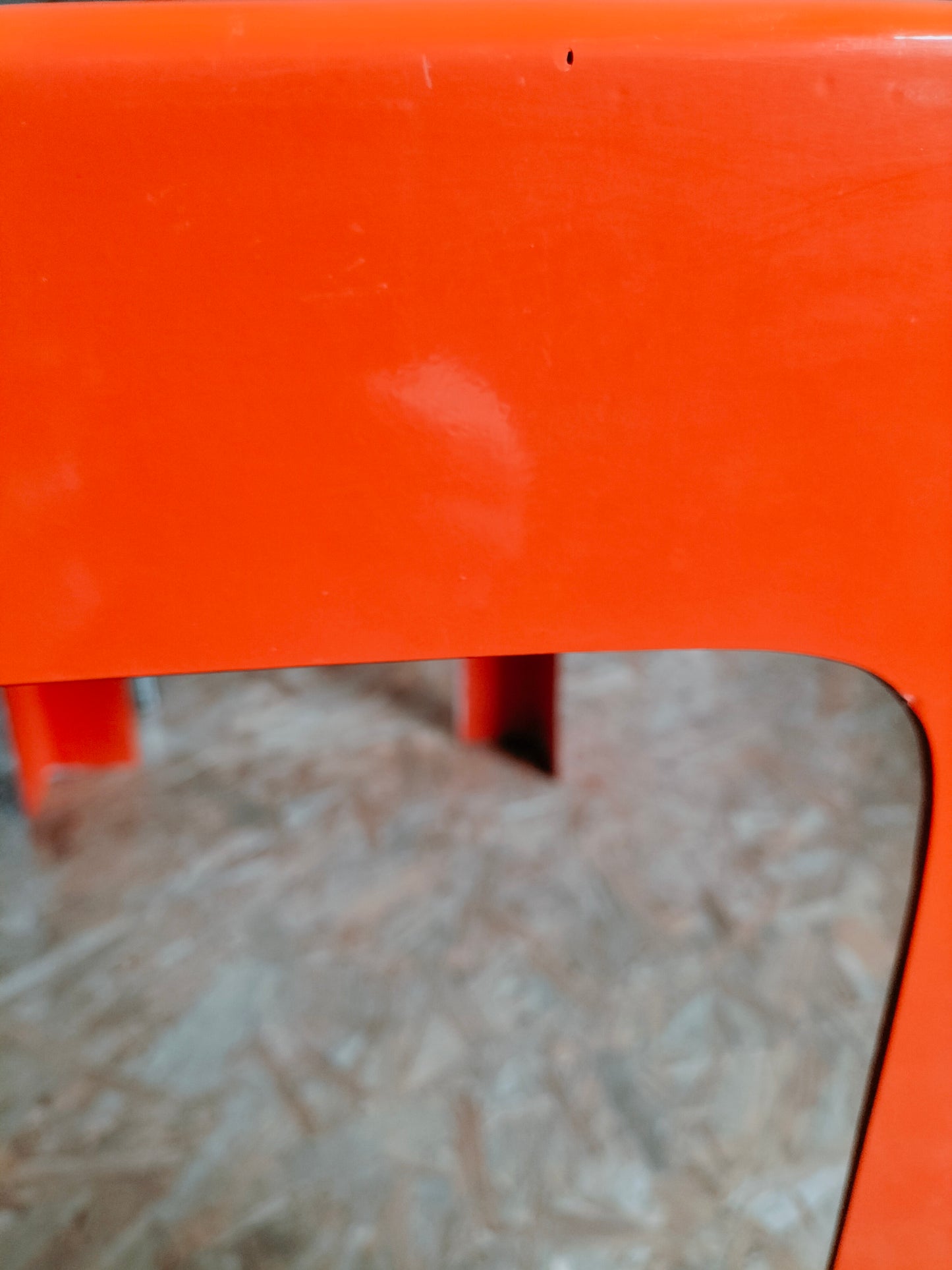Bureau enfant/ table d'appoint en fibre de verre inspi Marc Berthier/ Patrick Gingembre