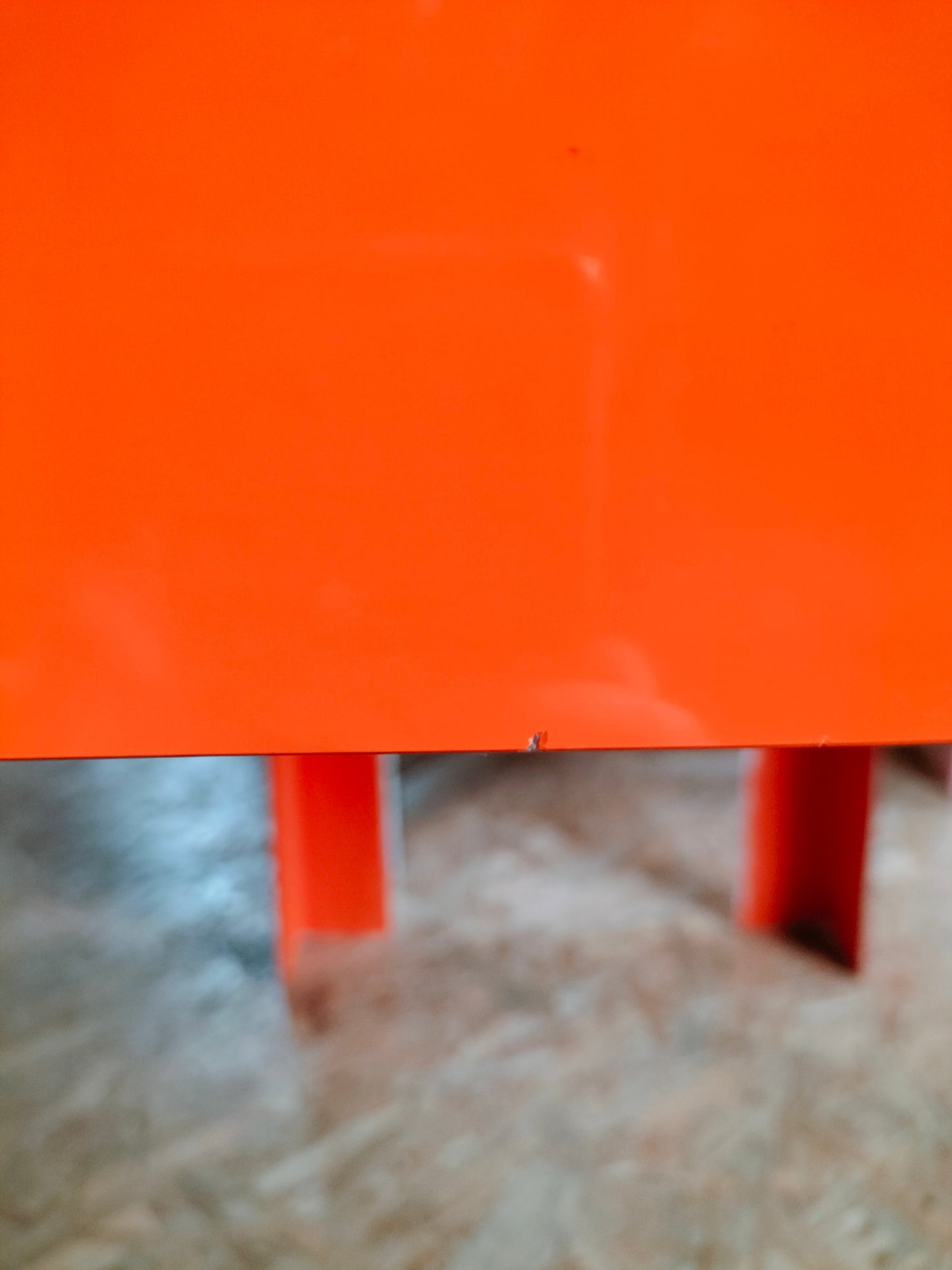Bureau enfant/ table d'appoint en fibre de verre inspi Marc Berthier/ Patrick Gingembre