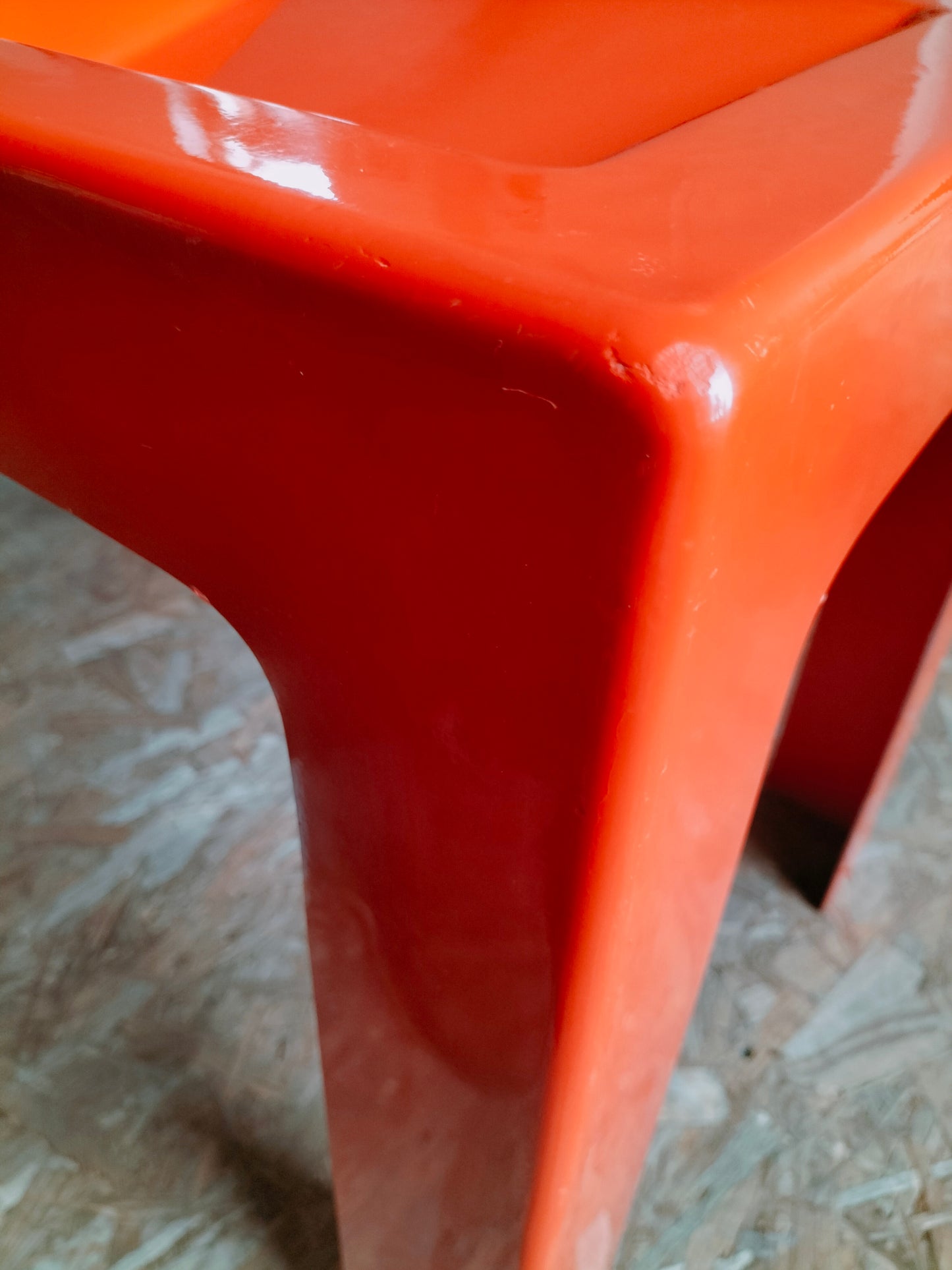Bureau enfant/ table d'appoint en fibre de verre inspi Marc Berthier/ Patrick Gingembre